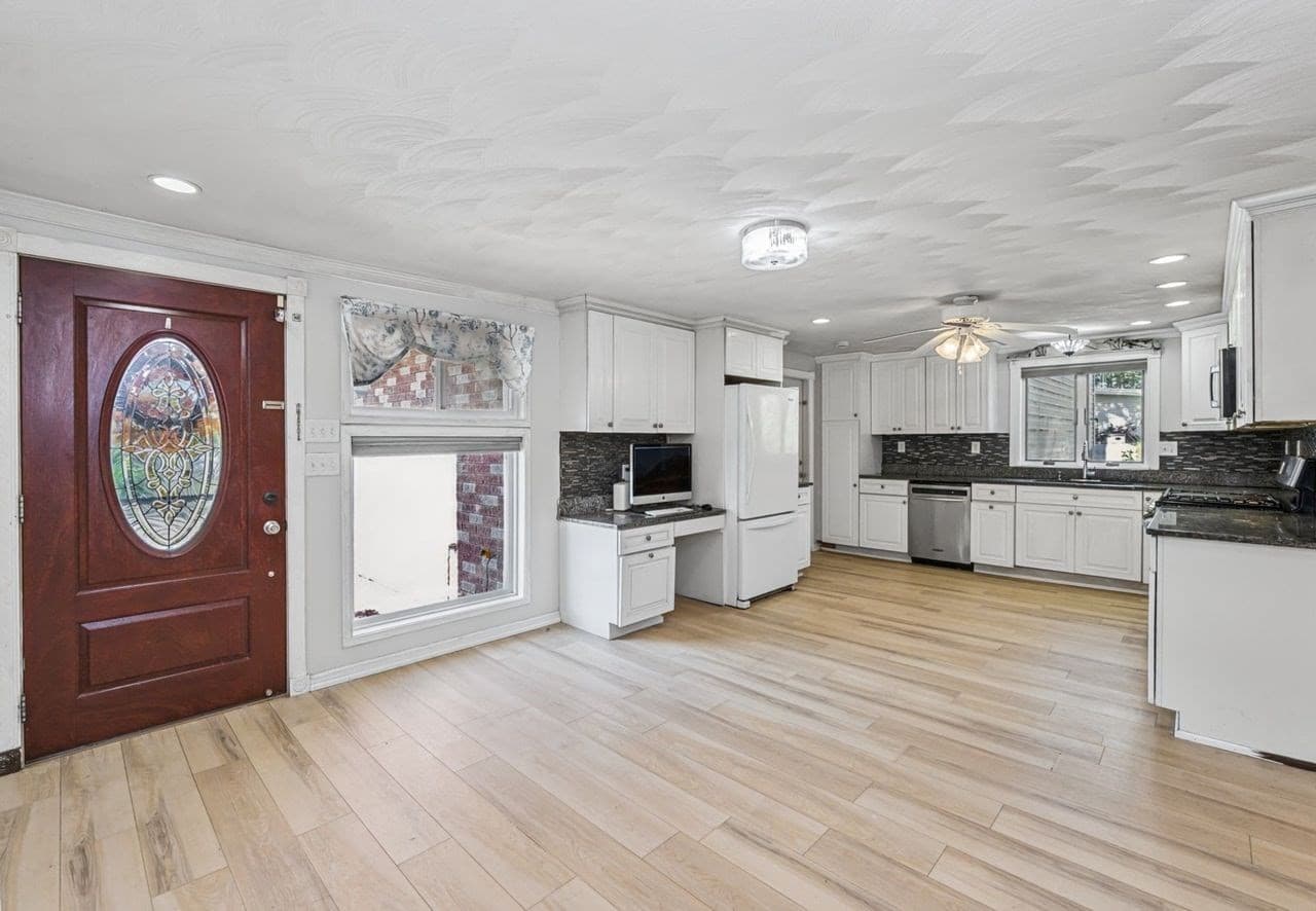 Single Family Residence at 7 Lisa Road, Peabody MA 01960, Peabody, photo 5 of 23