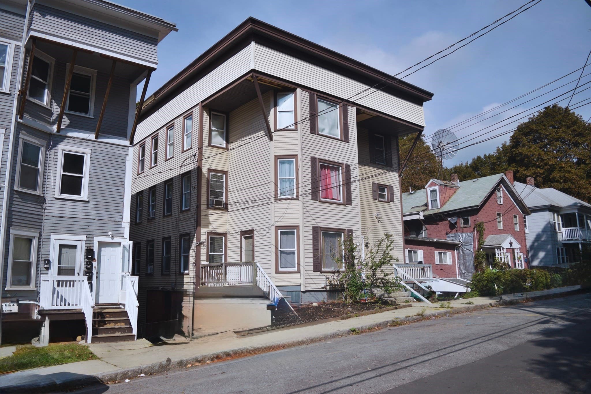 58 Marshall St, Fitchburg MA 01420
