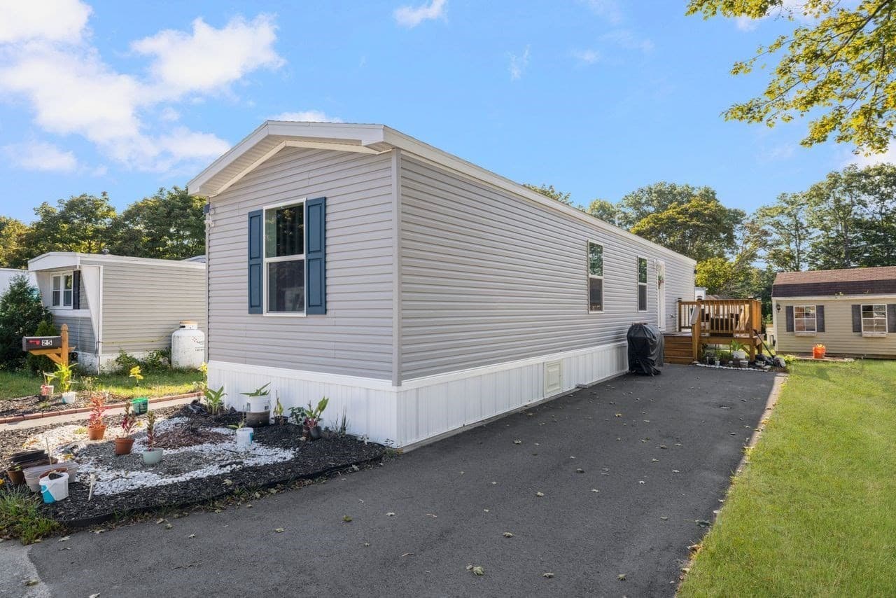 Mobile Home at 460 Collins # 25, Attleboro MA 02703, Attleboro, photo 2 of 24