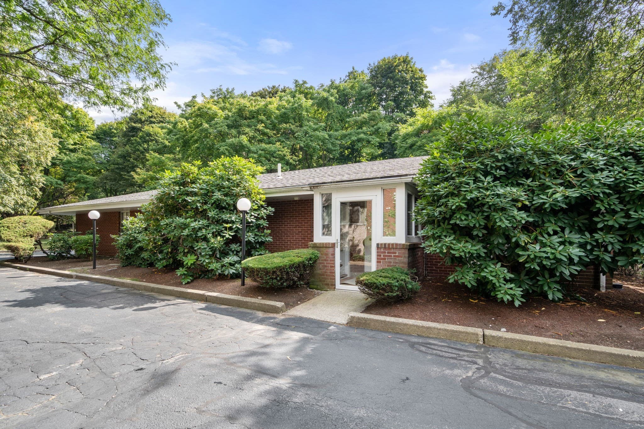 18 Chestnut Pl, Brookline MA 02445