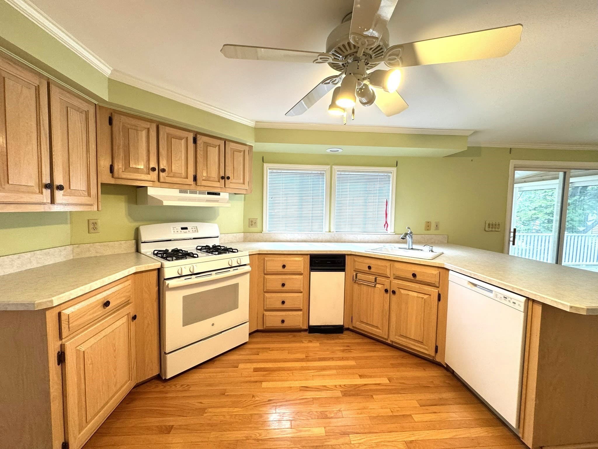 Single Family Residence at 25 Fieldwood Dr, Bridgewater MA 02324, Bridgewater, photo 16 of 23