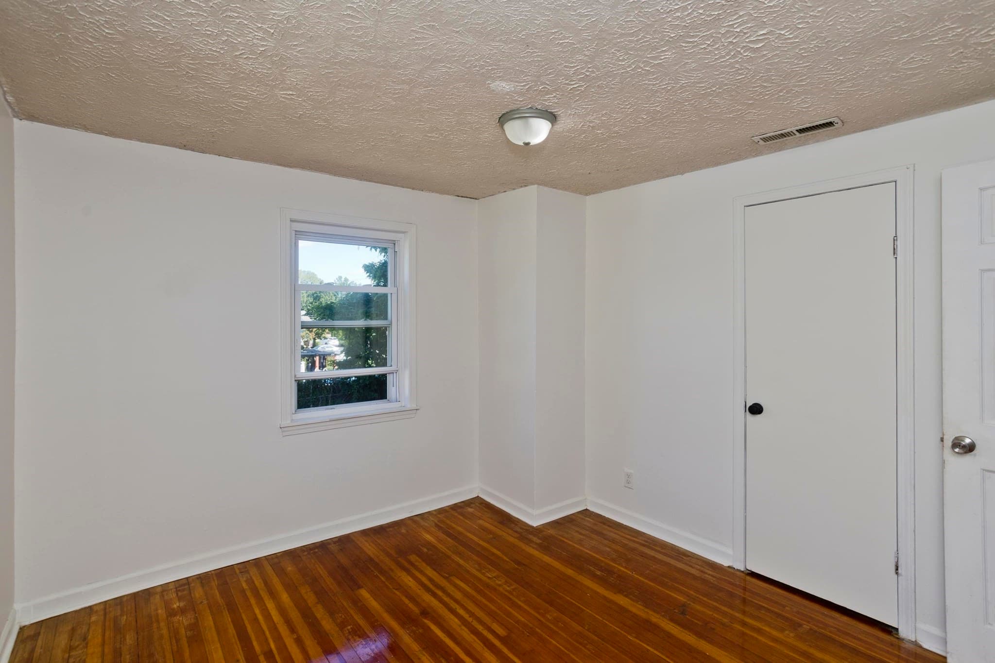 Single Family Residence at 23 Jenness St, Springfield MA 01104, Springfield, photo 18 of 33