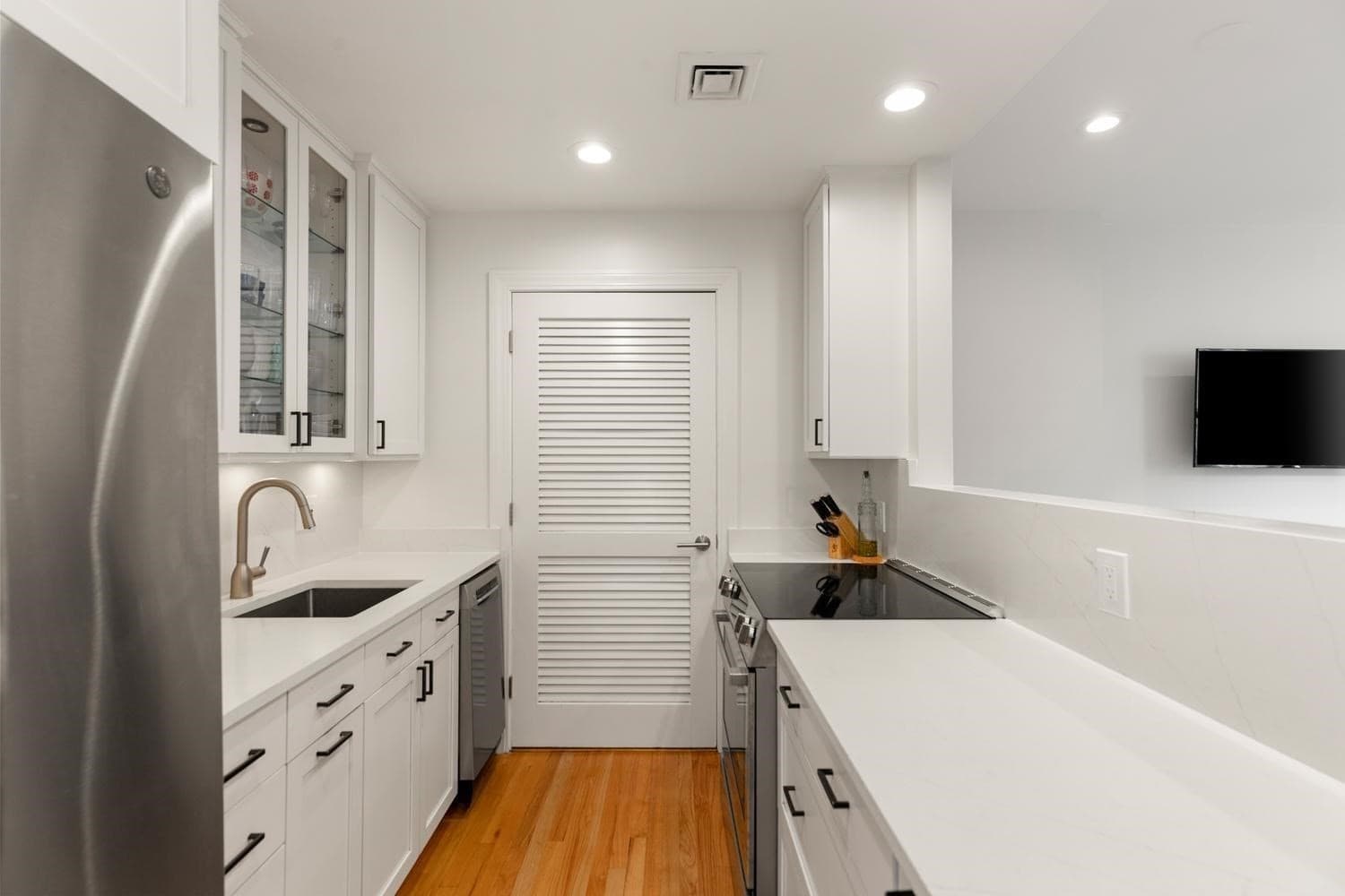 Condominium at 45 Saint Botolph Street # 204, Boston MA 02116, photo 6 of 28