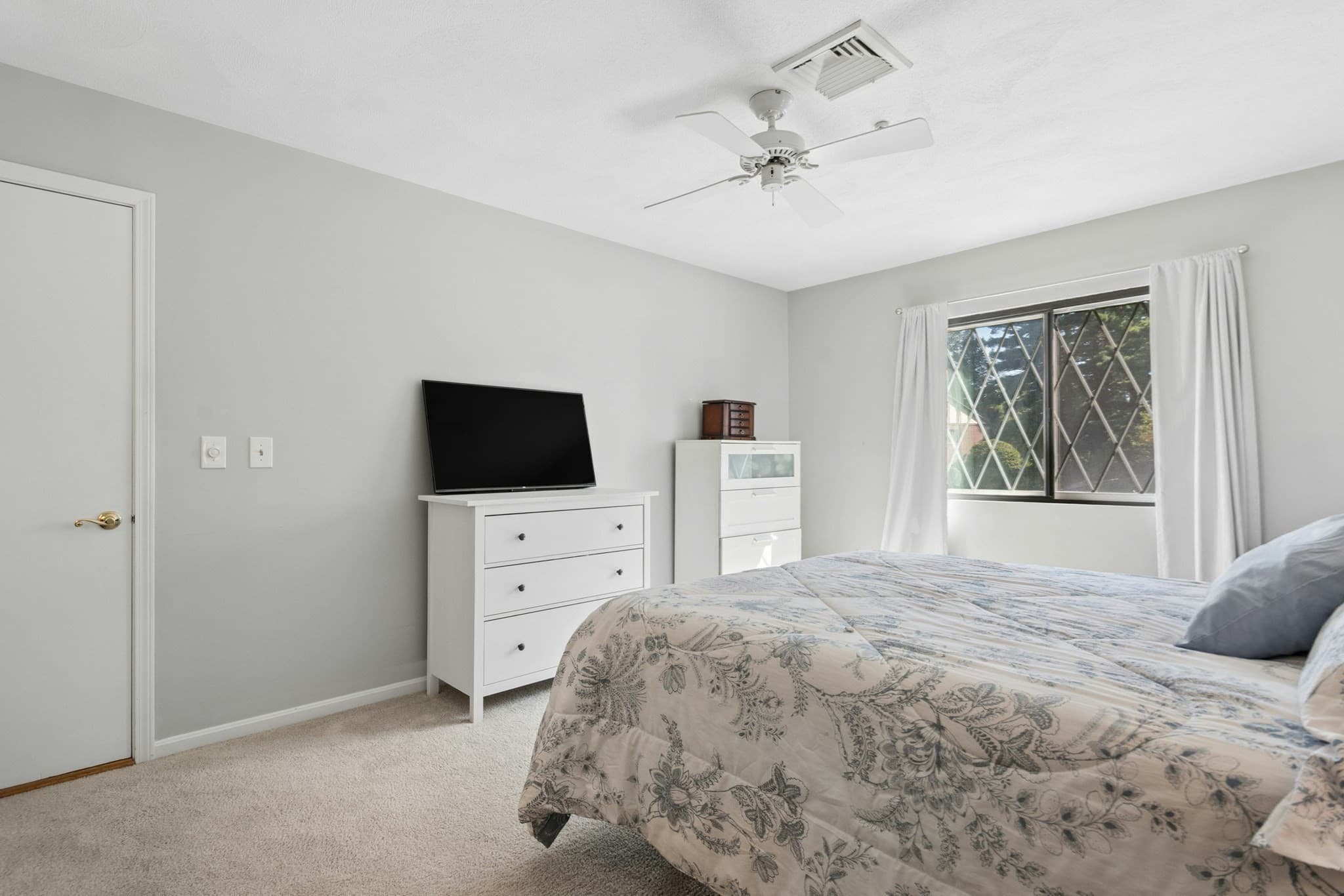 Condominium at 20 Rainbow Pond Drive # C2, Walpole MA 02081, Walpole, photo 19 of 40