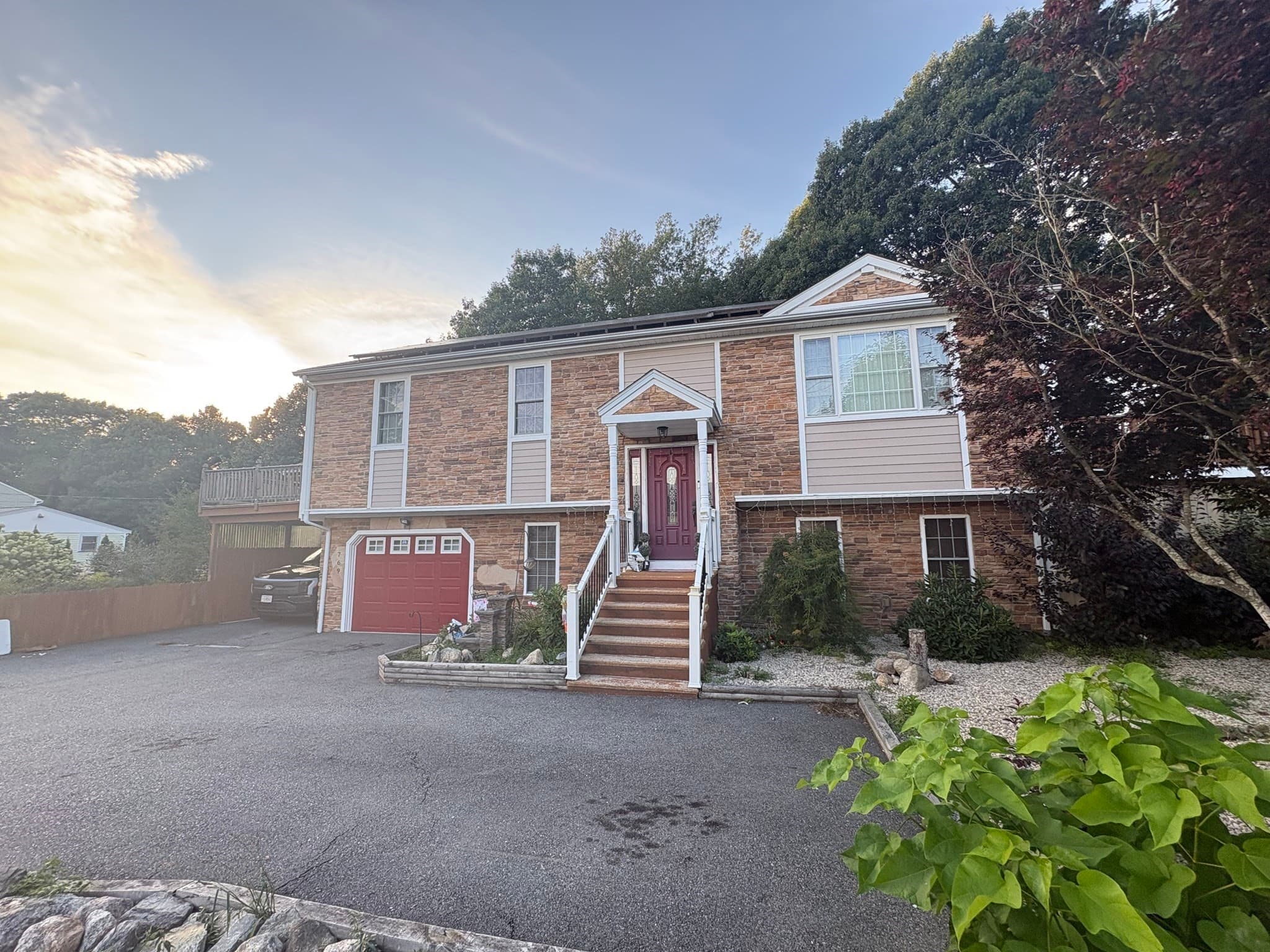 769 New Plainville Rd, New Bedford MA 02745