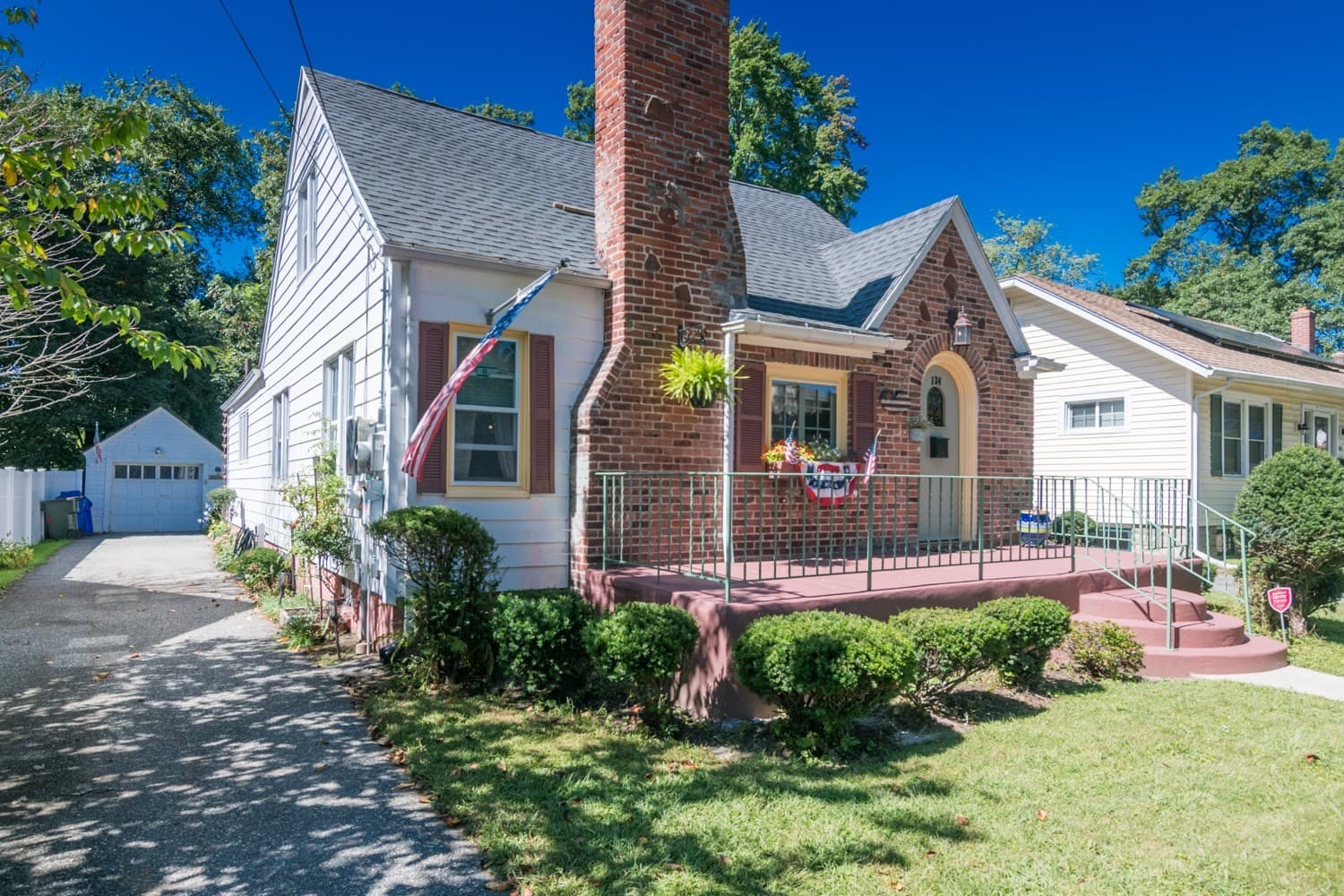 Single Family Residence at 134 Eddywood St, Springfield MA 01118, Springfield, photo 2 of 31