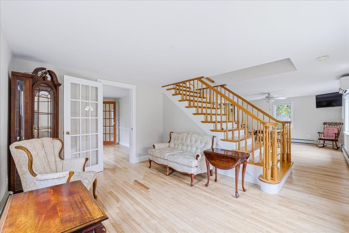 Single Family Residence at 6 Ledgeville Ave, Foxboro MA 02035, Foxboro, photo 2 of 30