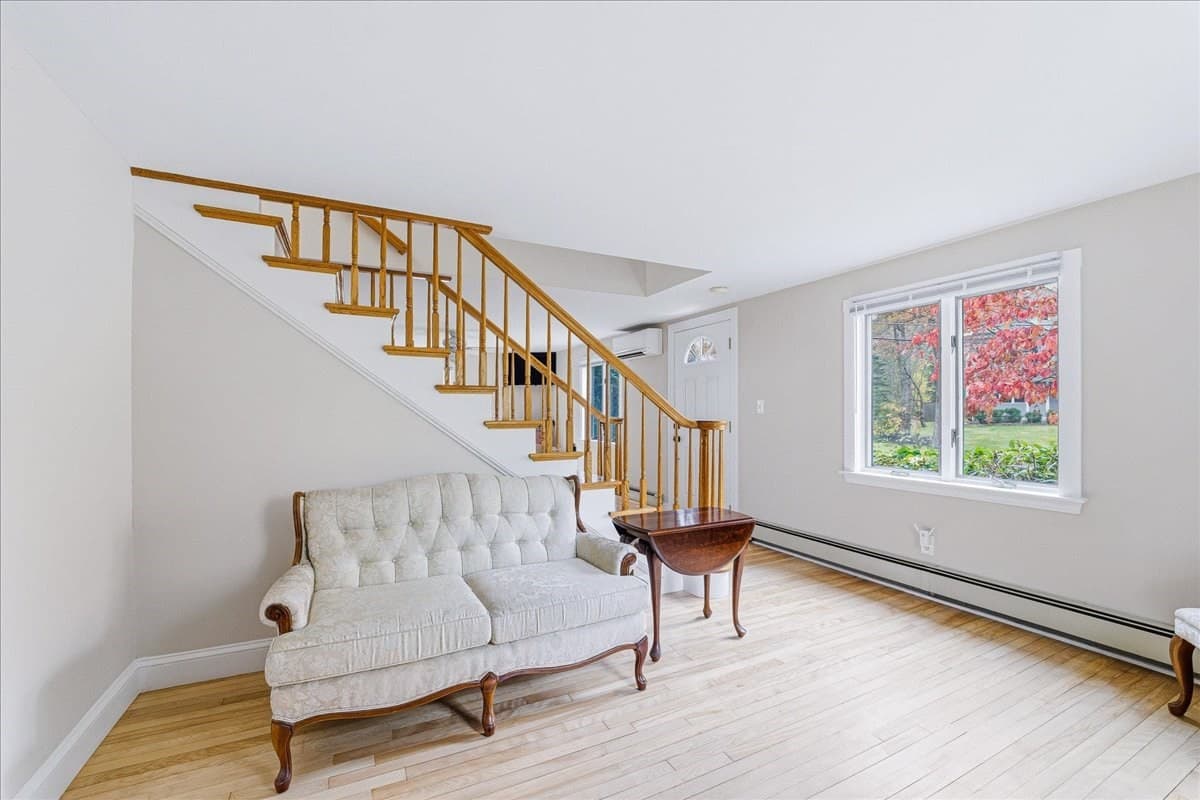 Single Family Residence at 6 Ledgeville Ave, Foxboro MA 02035, Foxboro, photo 12 of 30