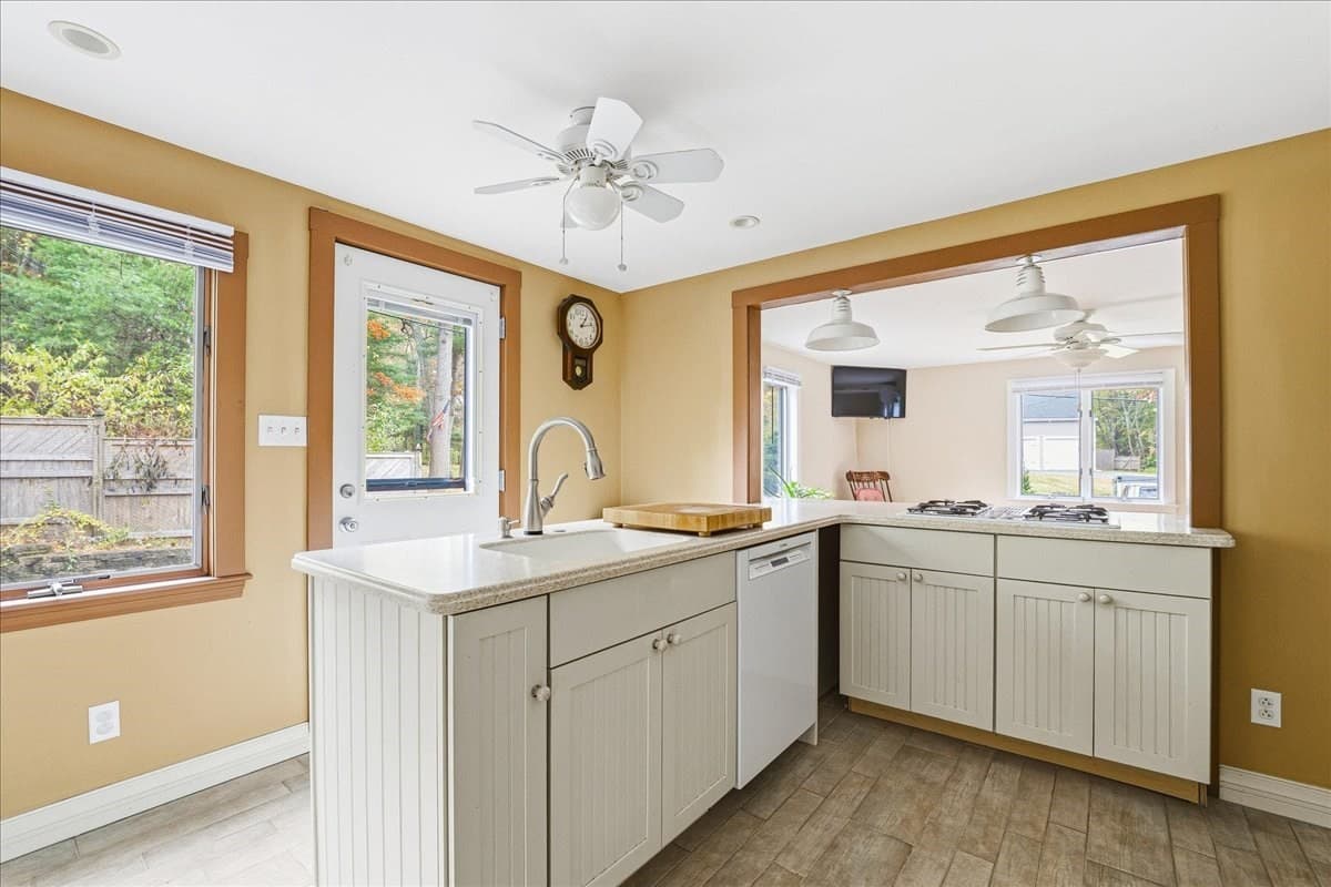 Single Family Residence at 6 Ledgeville Ave, Foxboro MA 02035, Foxboro, photo 10 of 30