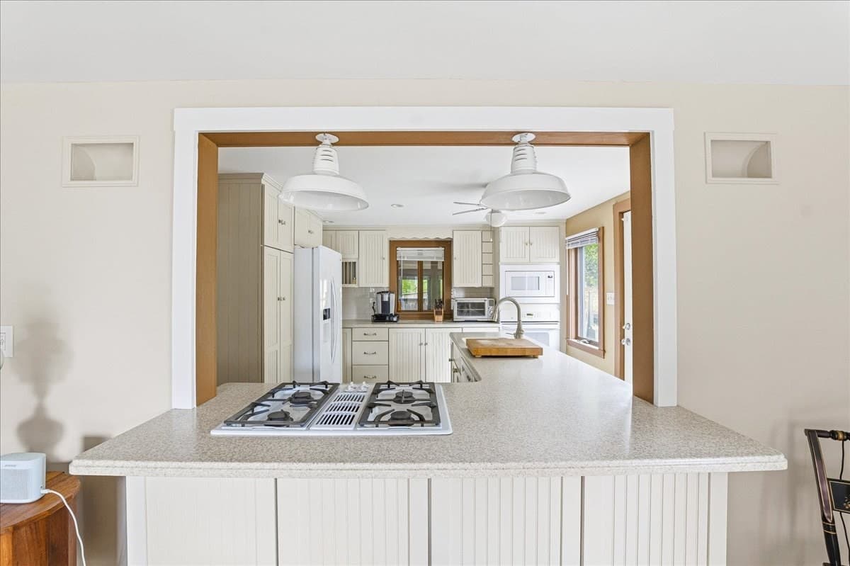 Single Family Residence at 6 Ledgeville Ave, Foxboro MA 02035, Foxboro, photo 11 of 30