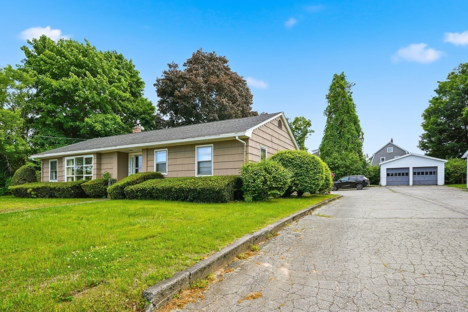 Single Family Residence at 5 Slater, Webster MA 01570, Webster, photo 2 of 27