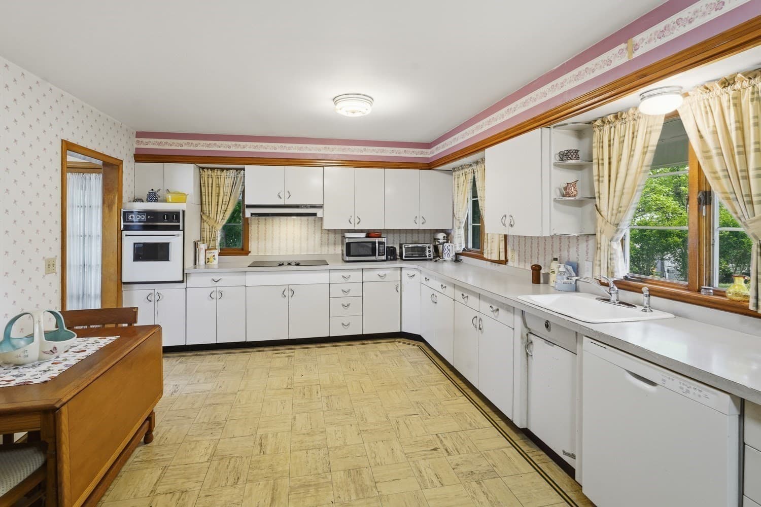 Single Family Residence at 5 Slater, Webster MA 01570, Webster, photo 3 of 27