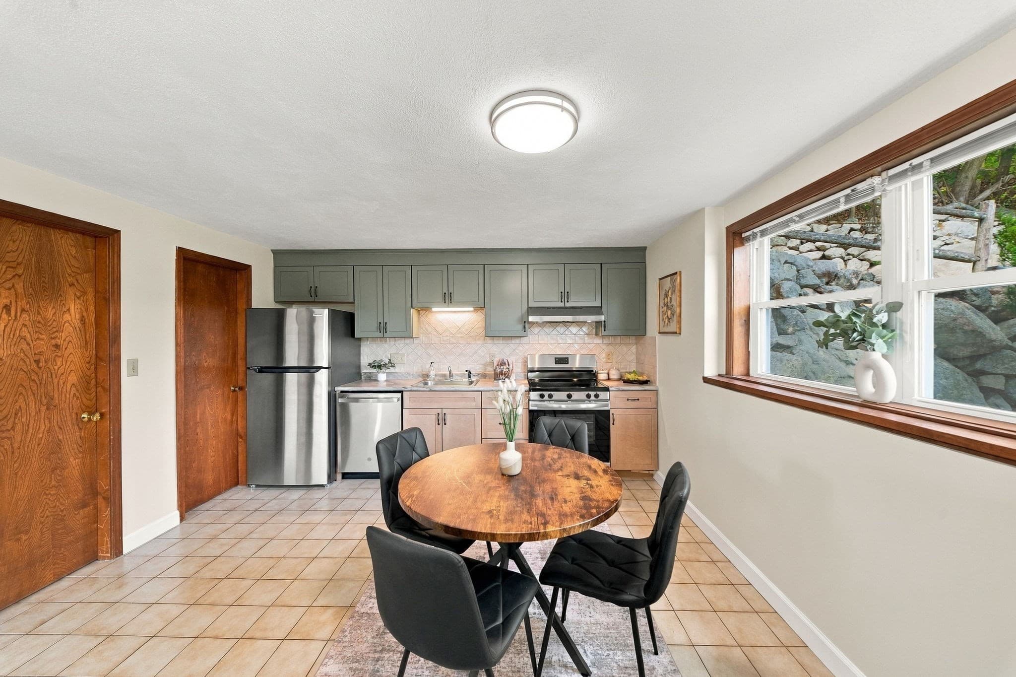 Single Family Residence at 39 Mountain St # 39, Woburn MA 01801, Woburn, photo 10 of 37