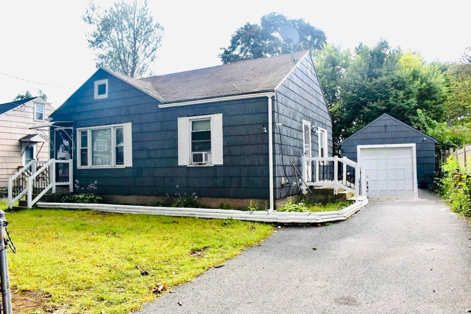 54 Georgetown St, Springfield MA 01104