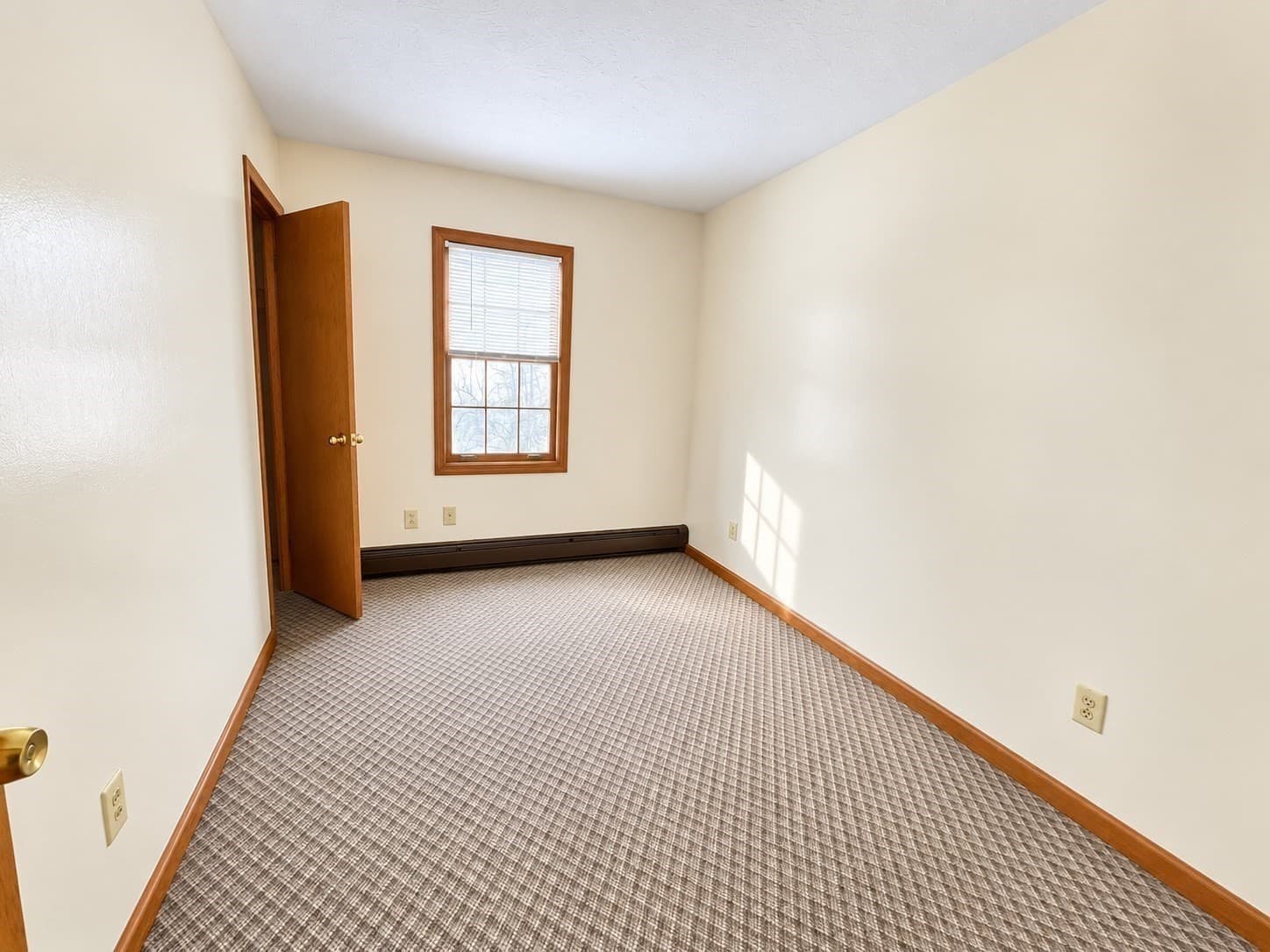 4 Family at 34 Dorchester St, Worcester MA 01610, Worcester, photo 12 of 21