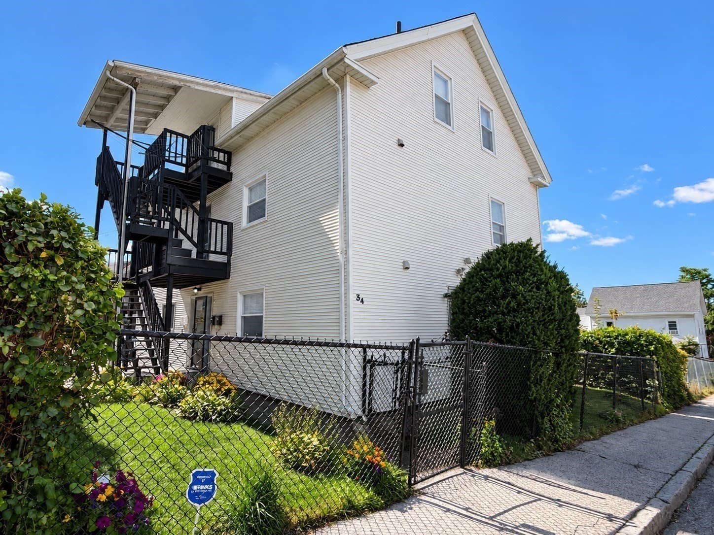 34 Dorchester St, Worcester MA 01610
