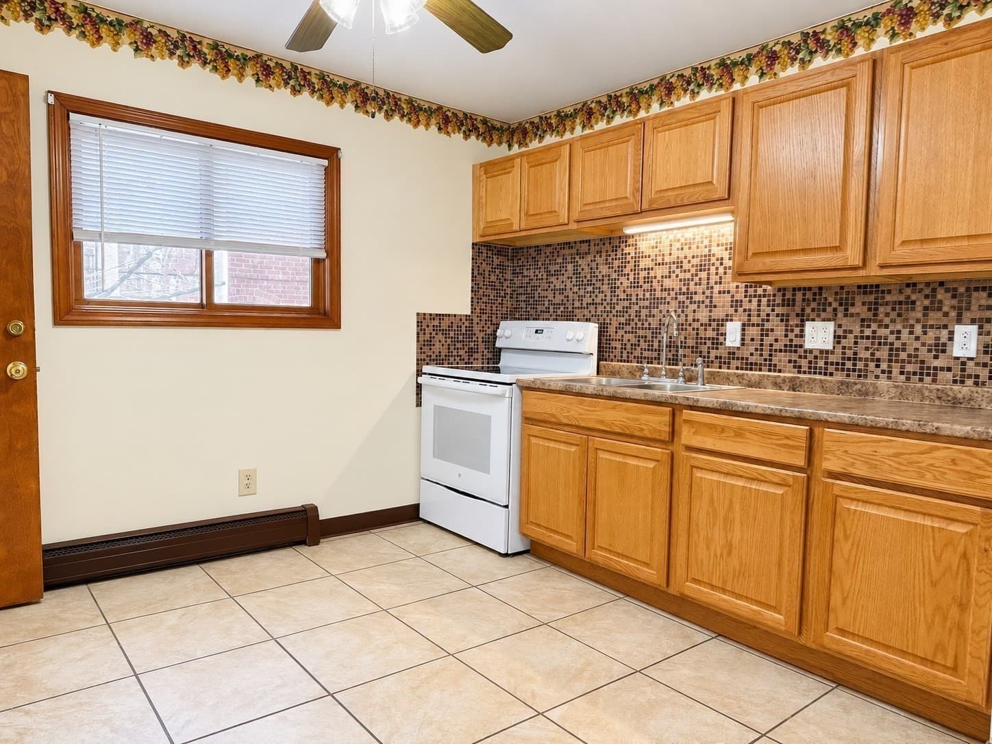 4 Family at 34 Dorchester St, Worcester MA 01610, Worcester, photo 8 of 21