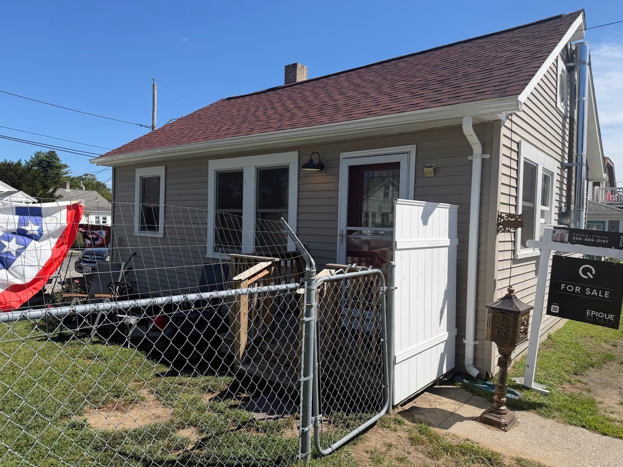Single Family Residence at 107 Bluff Ave, Swansea MA 02777, Swansea, photo 2 of 17