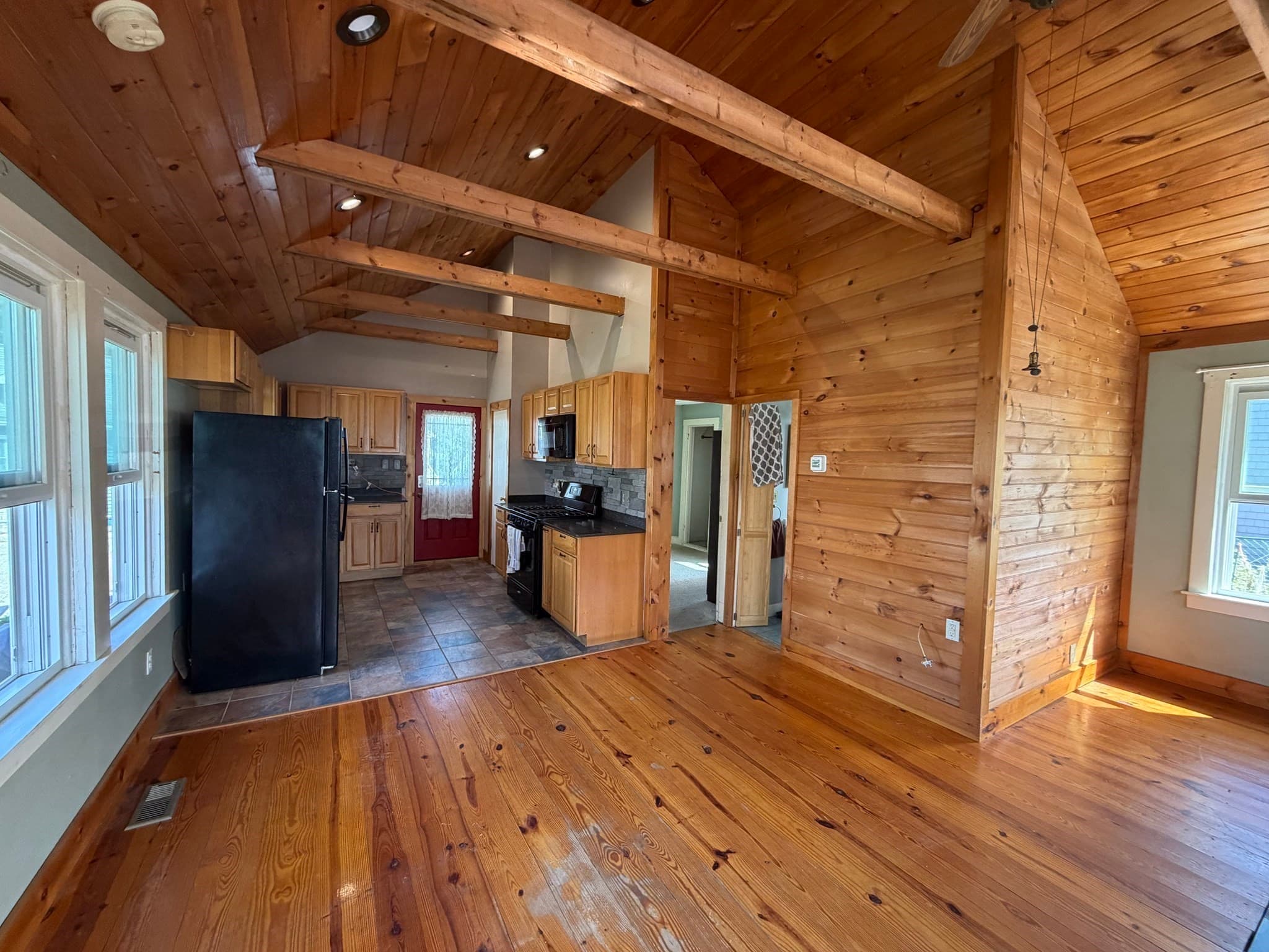 Single Family Residence at 107 Bluff Ave, Swansea MA 02777, Swansea, photo 5 of 17