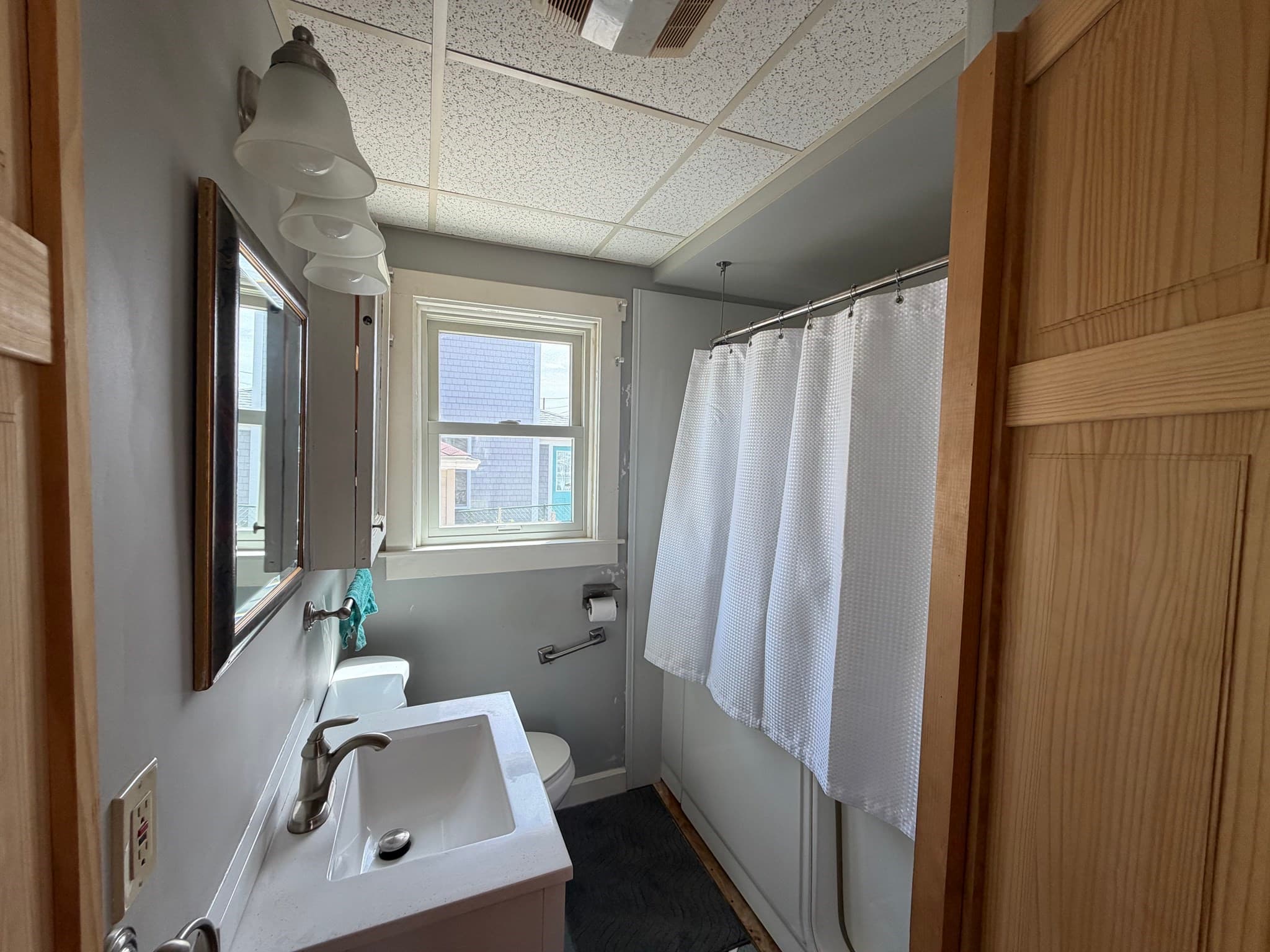 Single Family Residence at 107 Bluff Ave, Swansea MA 02777, Swansea, photo 9 of 17