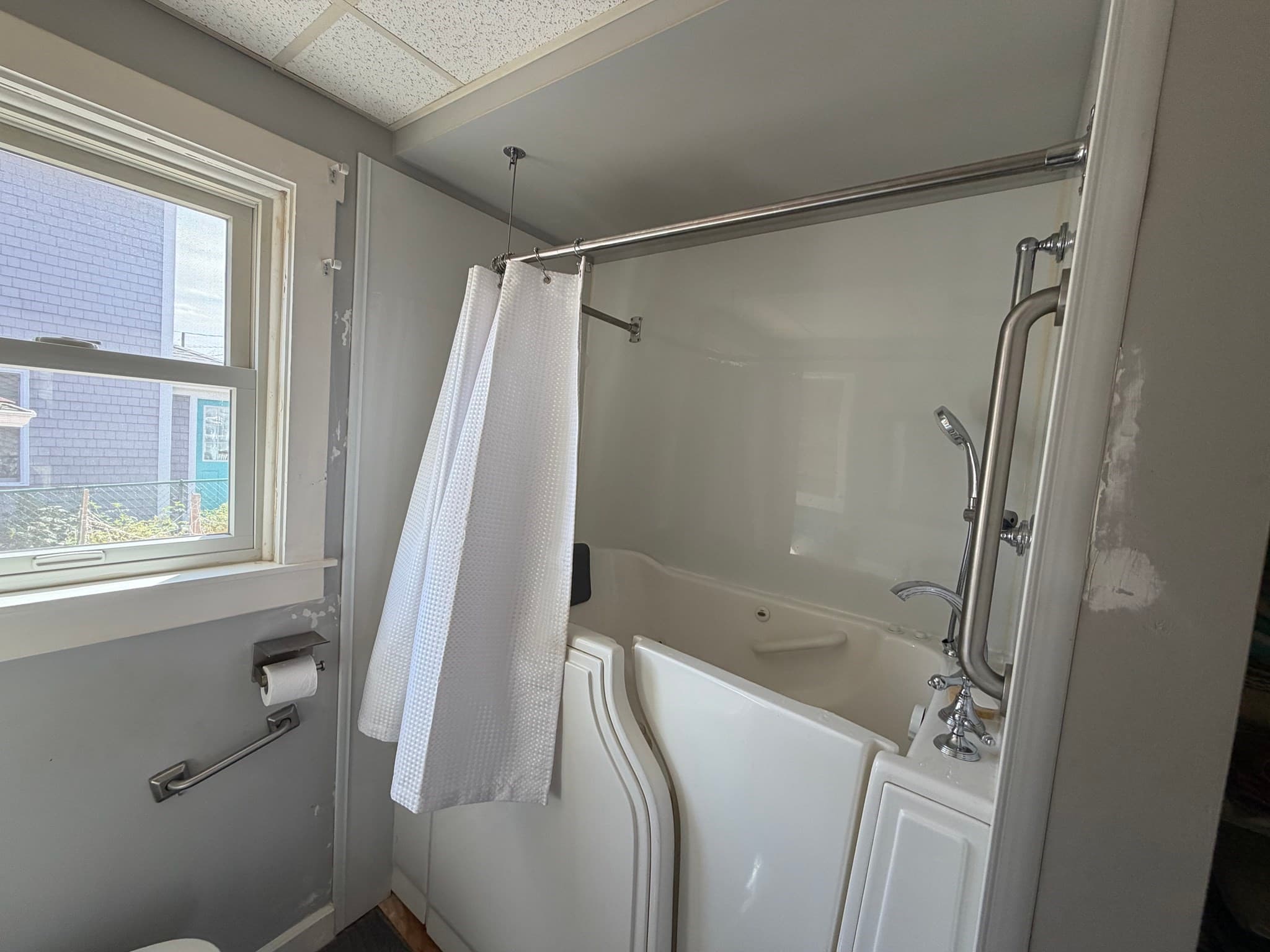 Single Family Residence at 107 Bluff Ave, Swansea MA 02777, Swansea, photo 10 of 17