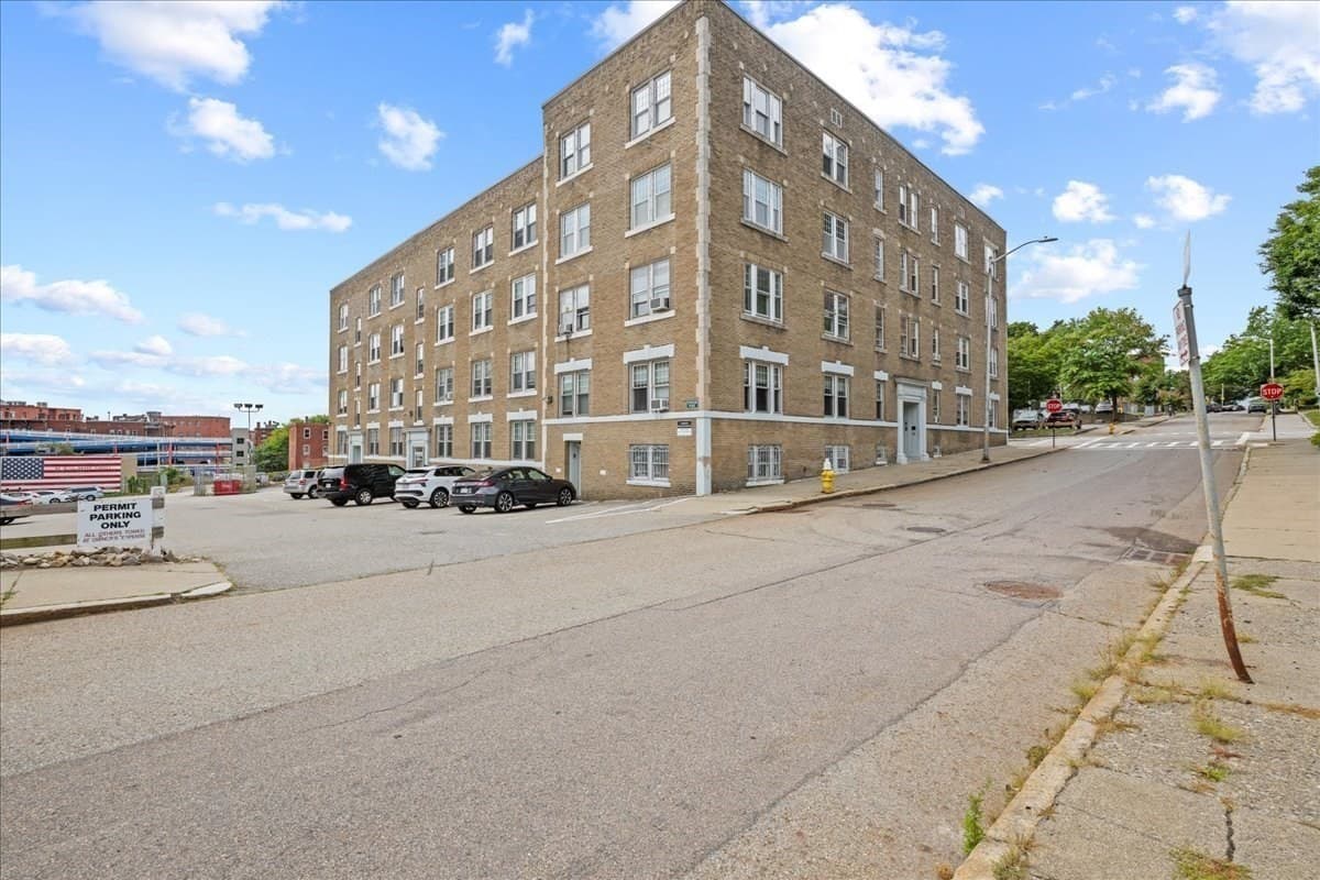 Condominium at 6 Chatham Pl # 8, Worcester MA 01609, Worcester, photo 28 of 34