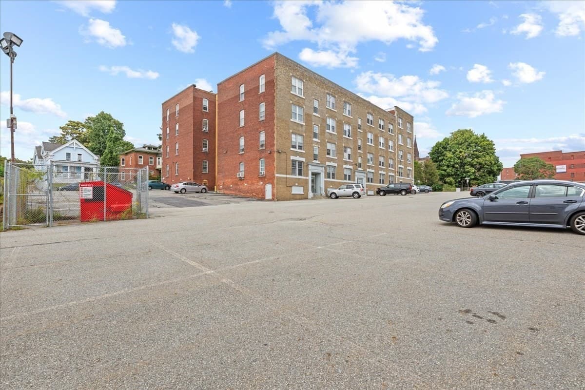 Condominium at 6 Chatham Pl # 8, Worcester MA 01609, Worcester, photo 29 of 34