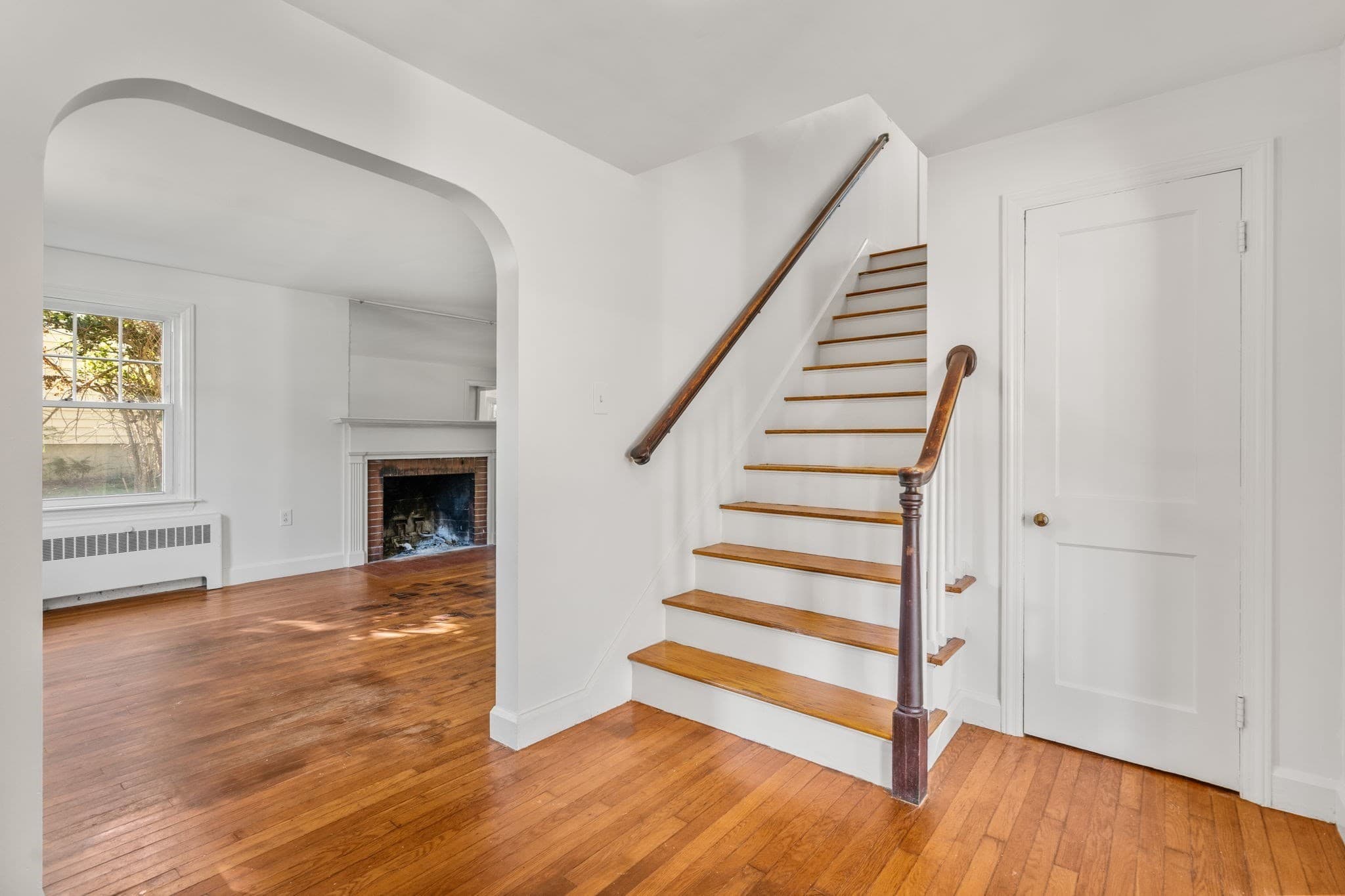 Single Family Residence at 5 Lowell Ave, Holden MA 01520, Holden, photo 2 of 18