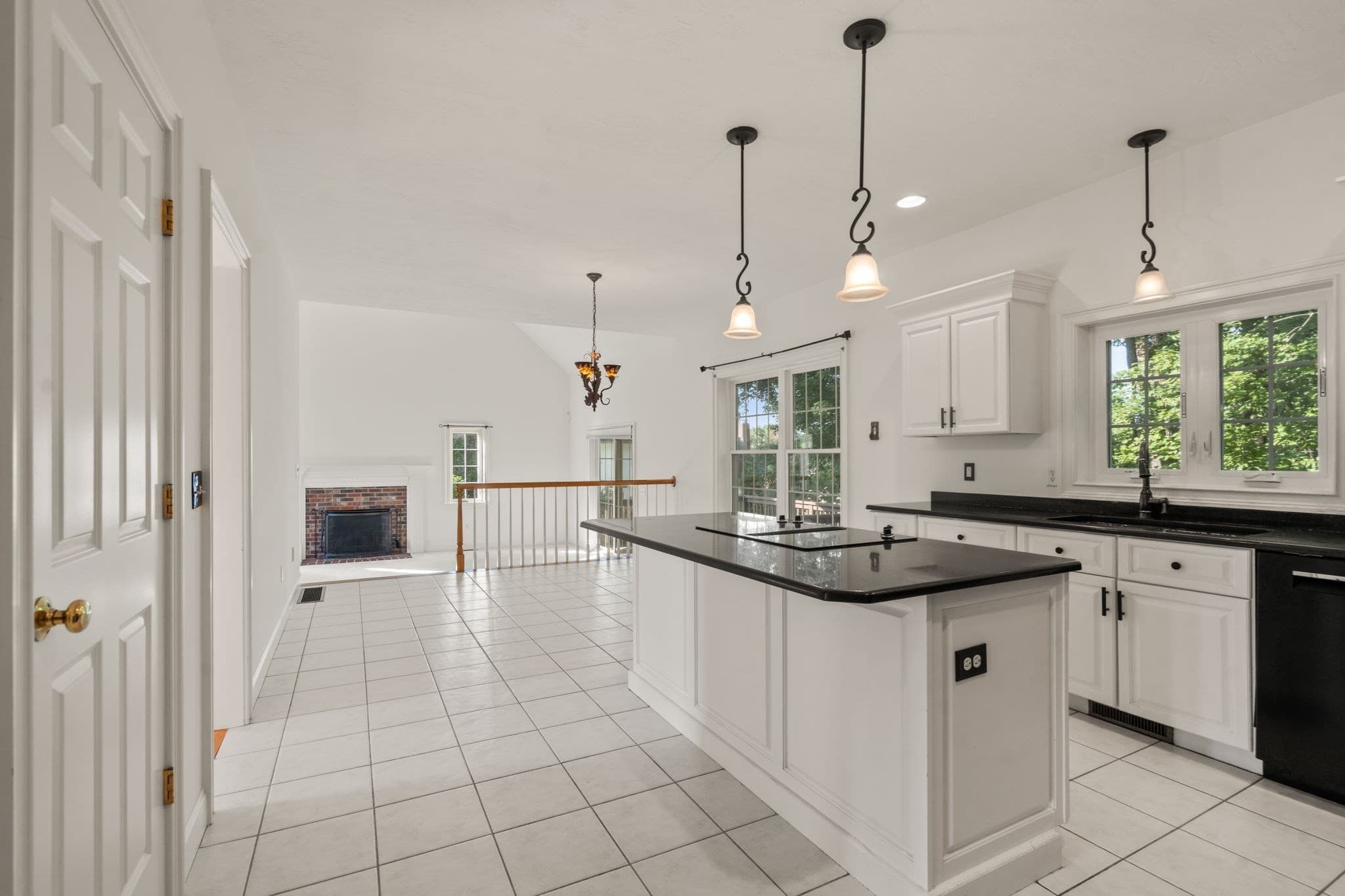 Single Family Residence at 34 Laurelwood Dr, Worcester MA 01605, Worcester, photo 7 of 39