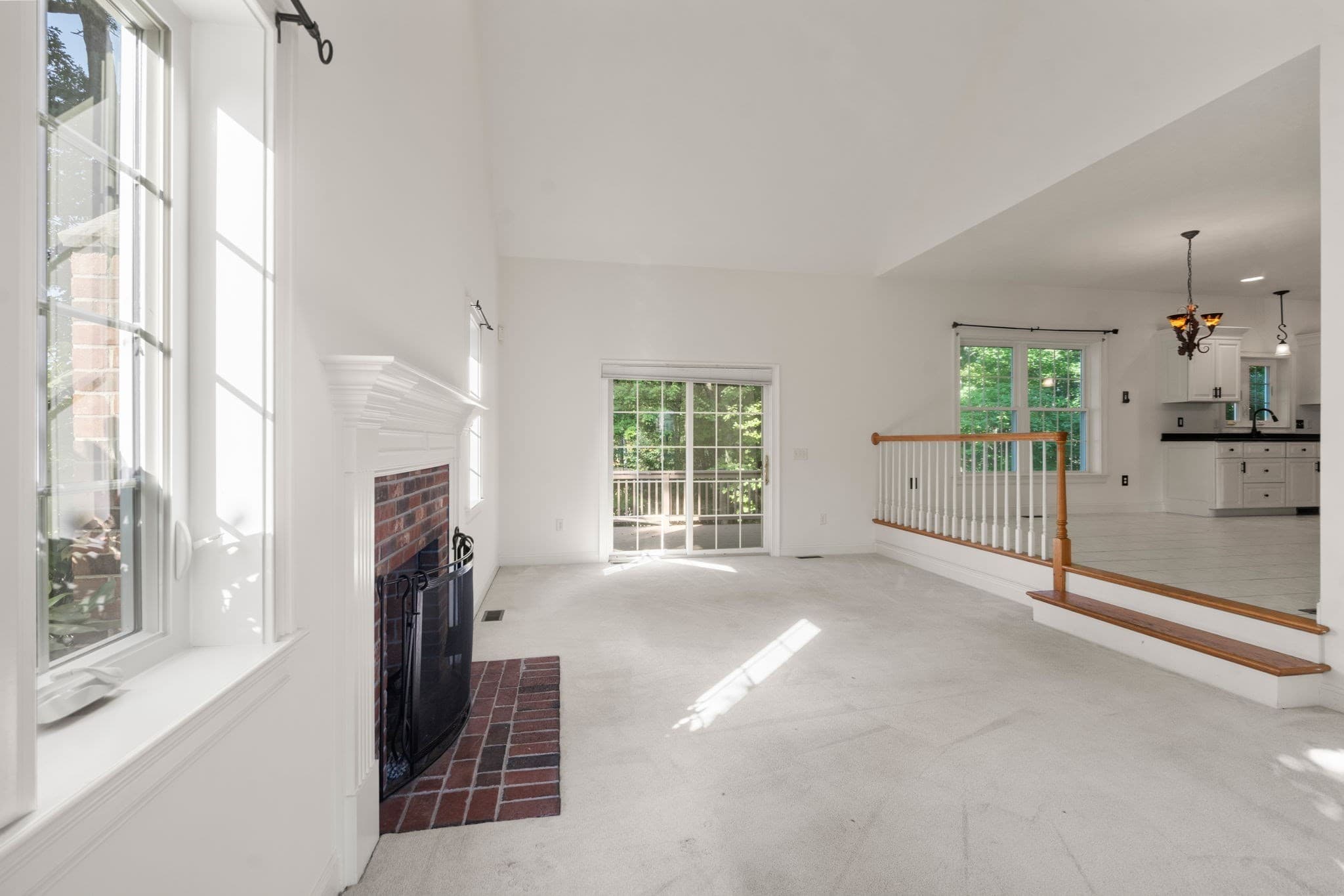 Single Family Residence at 34 Laurelwood Dr, Worcester MA 01605, Worcester, photo 11 of 39