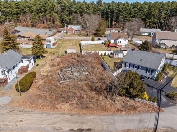 Residential at 68 Sabbatia Ln, Taunton MA 02780, Taunton, photo 5 of 16