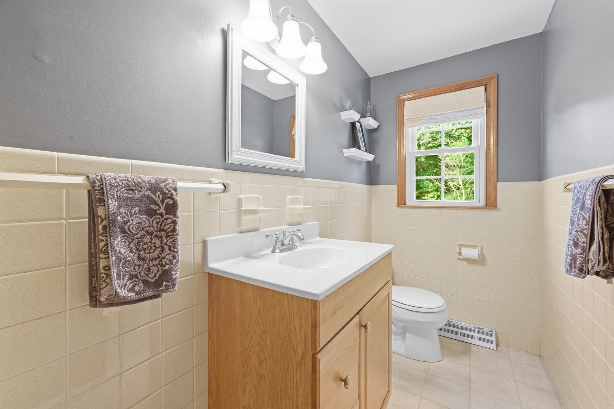Single Family Residence at 158 Telegraph Ave, Chicopee MA 01020, Chicopee, photo 27 of 42