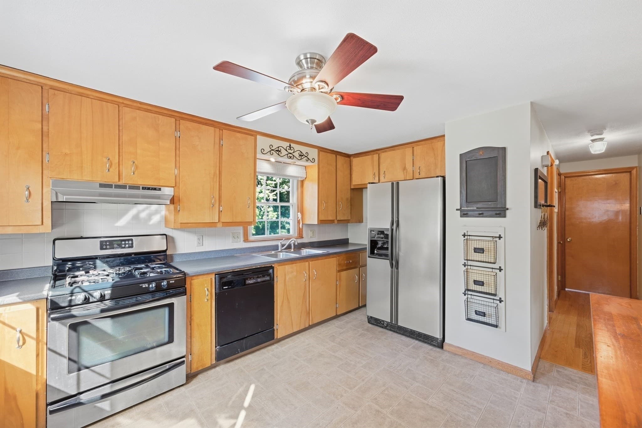Single Family Residence at 158 Telegraph Ave, Chicopee MA 01020, Chicopee, photo 8 of 42