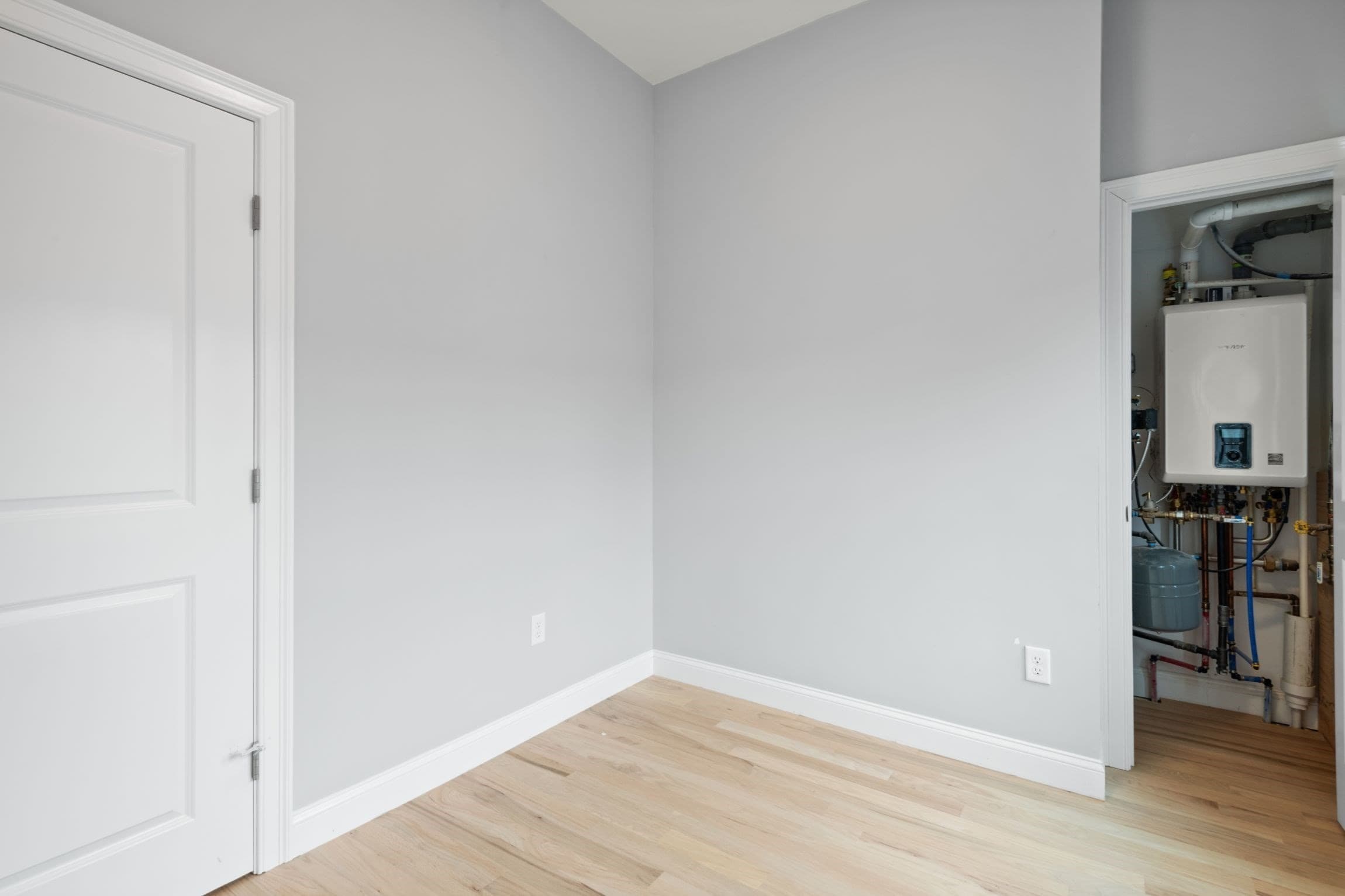 Condominium at 7 Waumbeck # 3, Boston MA 02121, Boston, photo 13 of 18
