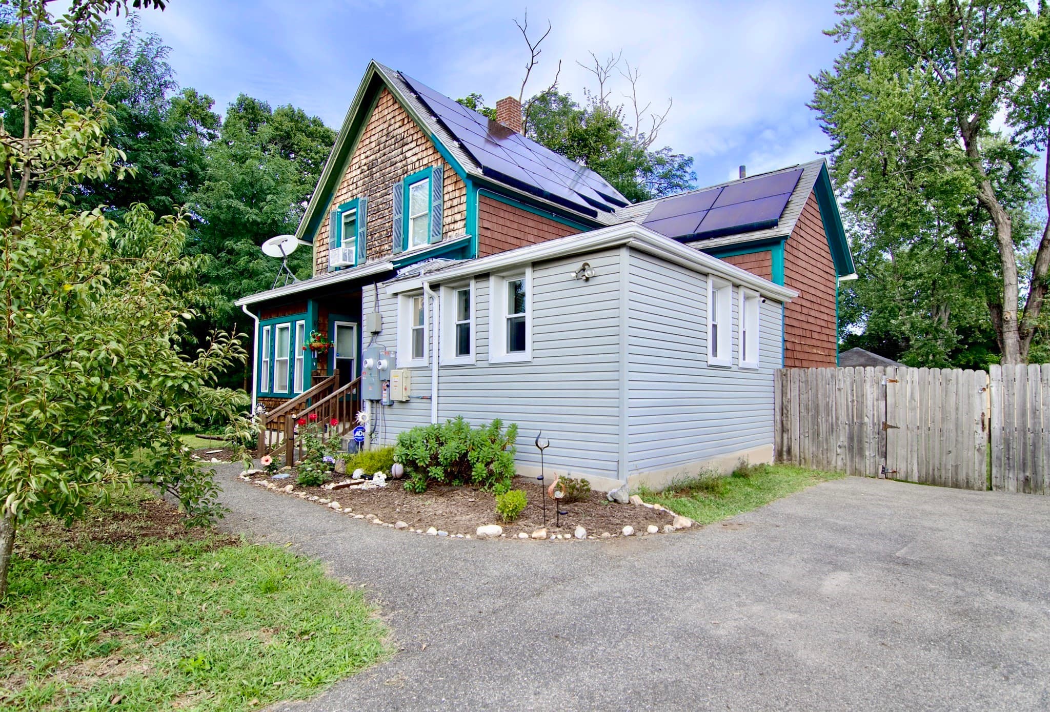 Single Family Residence at 35 Thayer Ave, Springfield MA 01108, Springfield, photo 2 of 33