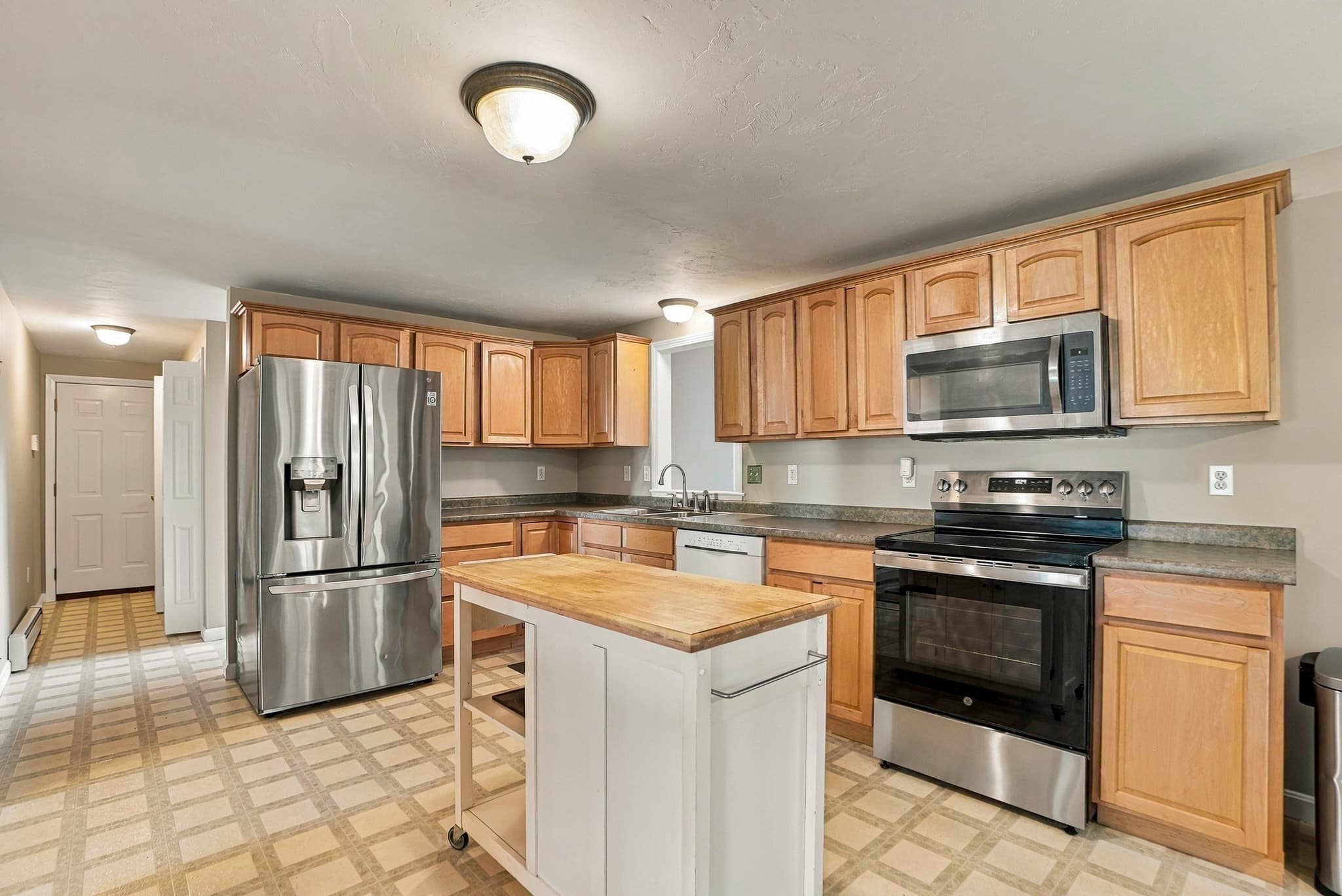Single Family Residence at 21 Lyons Rd, Dudley MA 01571, Dudley, photo 9 of 39
