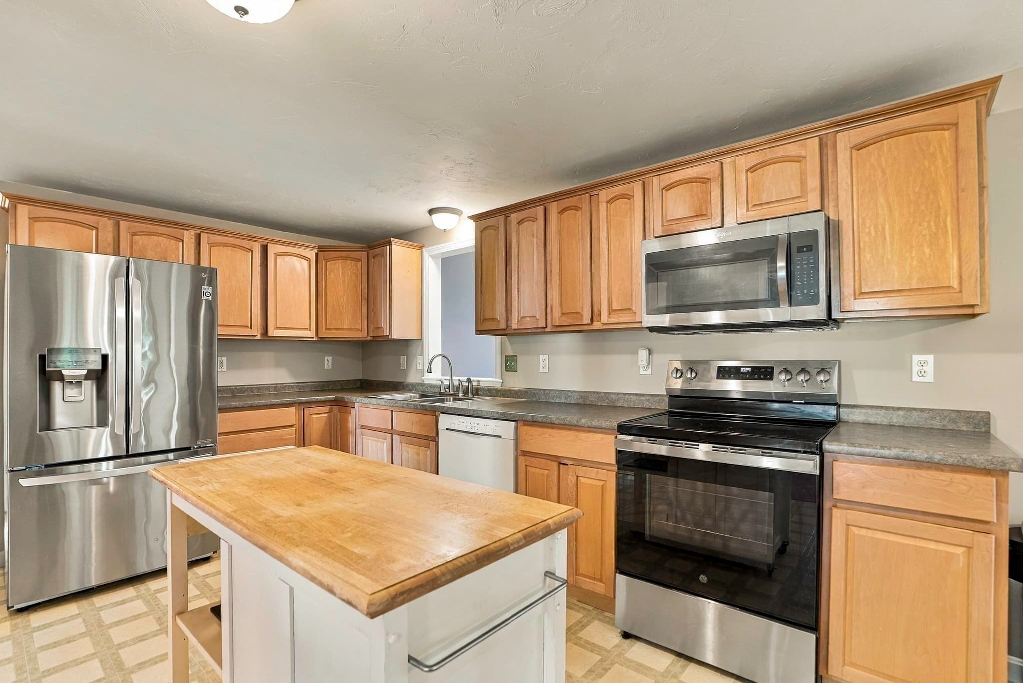 Single Family Residence at 21 Lyons Rd, Dudley MA 01571, Dudley, photo 8 of 39