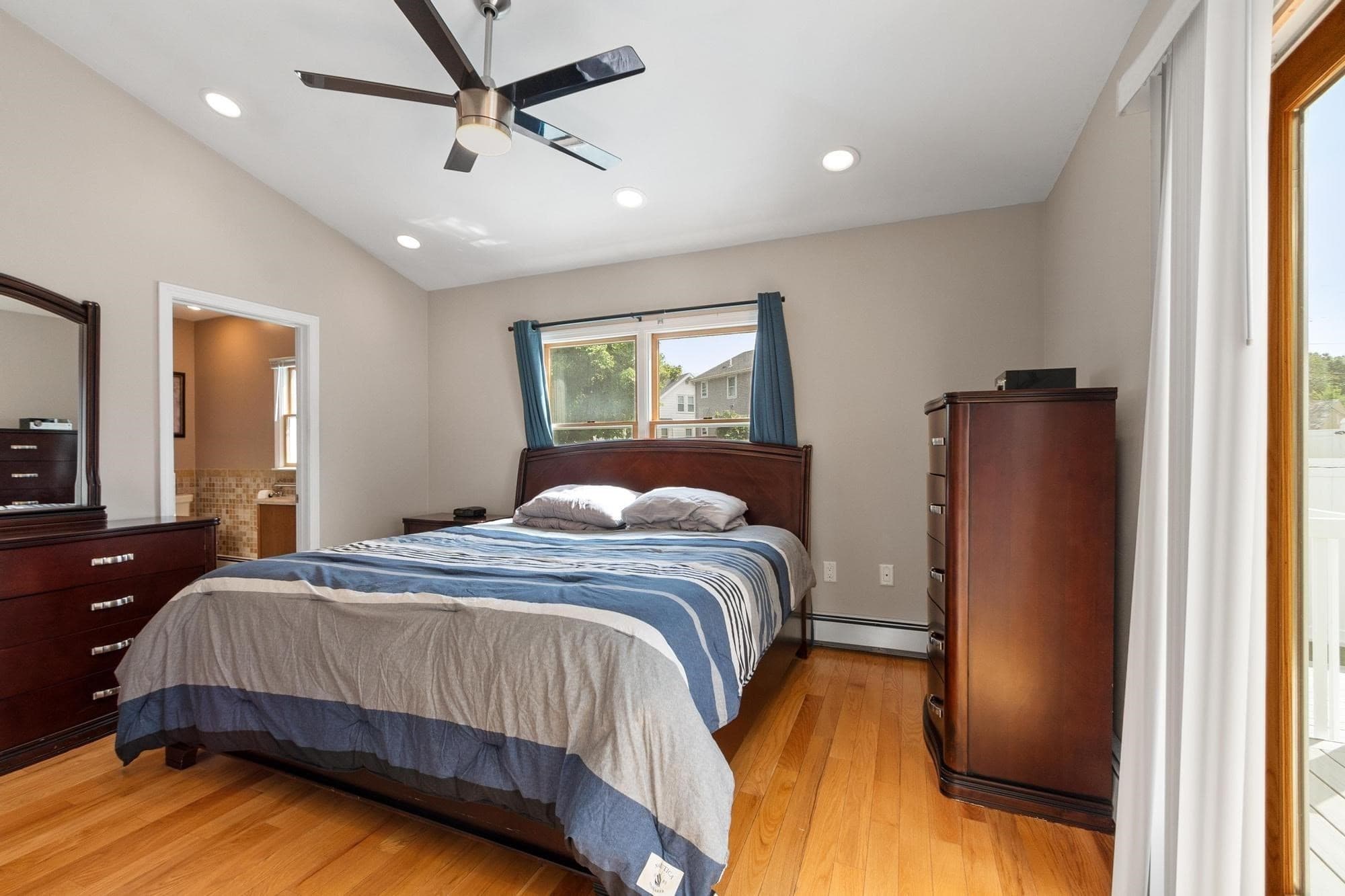 Single Family Residence at 102 Narragansett Rd, Quincy MA 02169, Quincy, photo 14 of 41