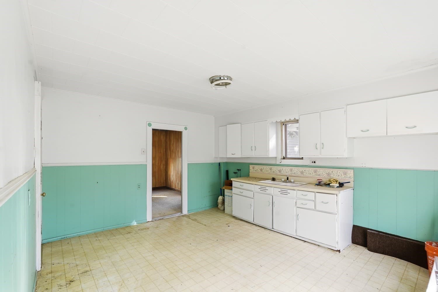 3 Family at 7 Slater, Webster MA 01570, Webster, photo 6 of 32