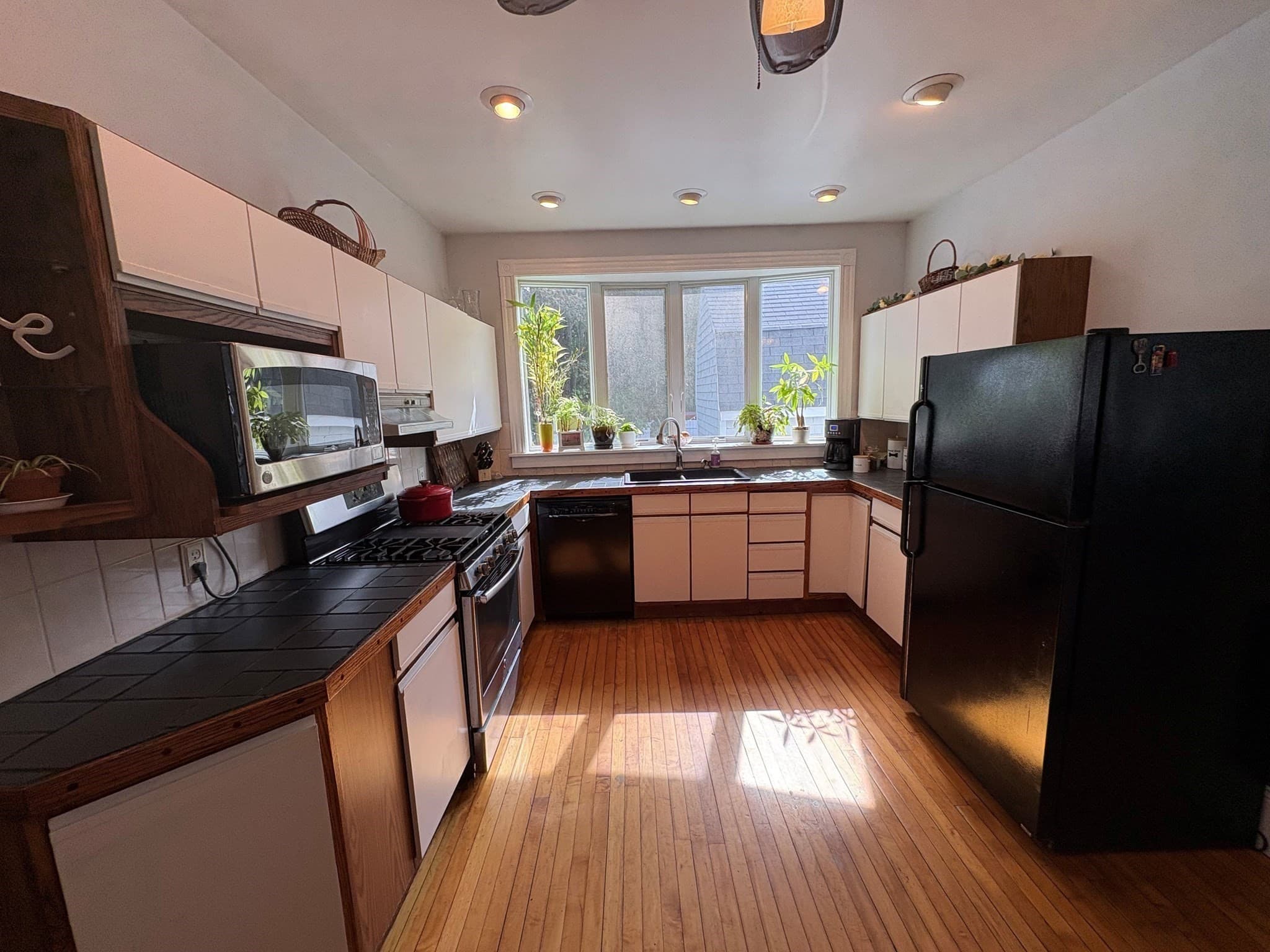 Single Family Residence at 174 Center Avenue, Middleboro MA 02346, Middleboro, photo 2 of 16