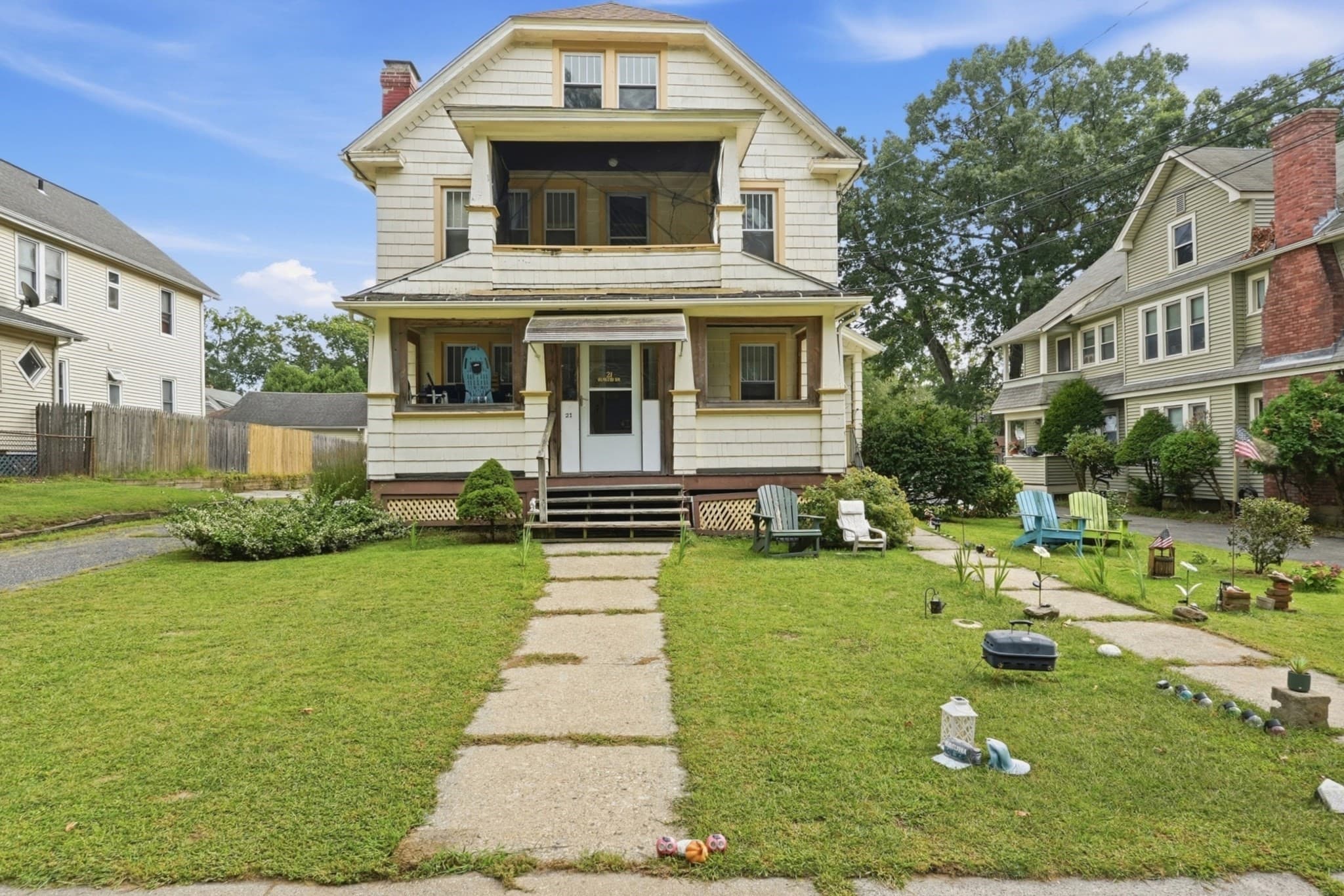 21 - 23 Olmsted Dr, Springfield MA 01108
