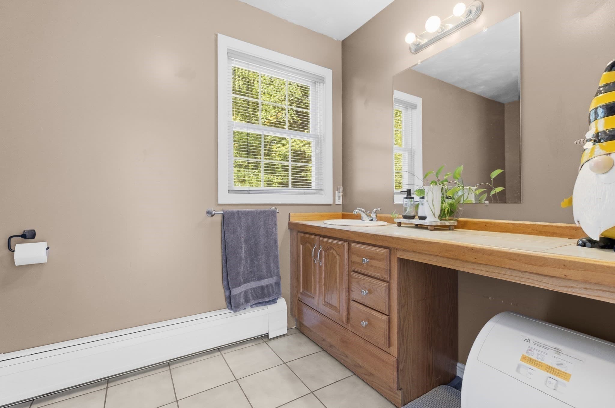 Single Family Residence at 777 New Plainville Rd, New Bedford MA 02745, New Bedford, photo 12 of 38