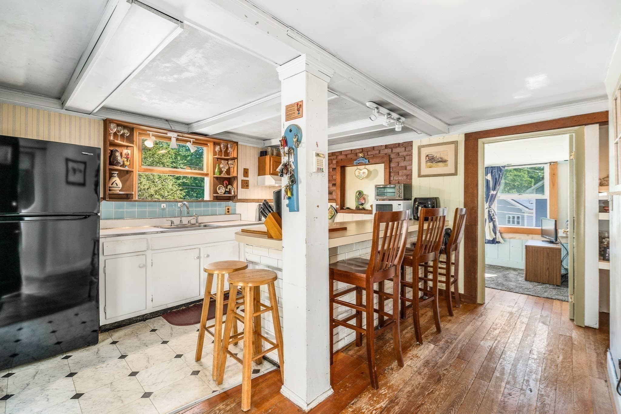 Single Family Residence at 2 Hunter Road, Gloucester MA 01930, Gloucester, photo 9 of 25