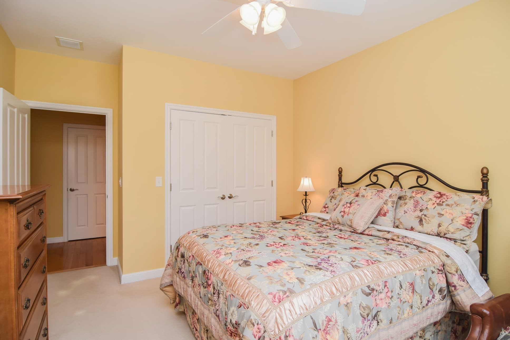 Condominium at 5 Village Ln # 5, Methuen MA 01844, Methuen, photo 7 of 38