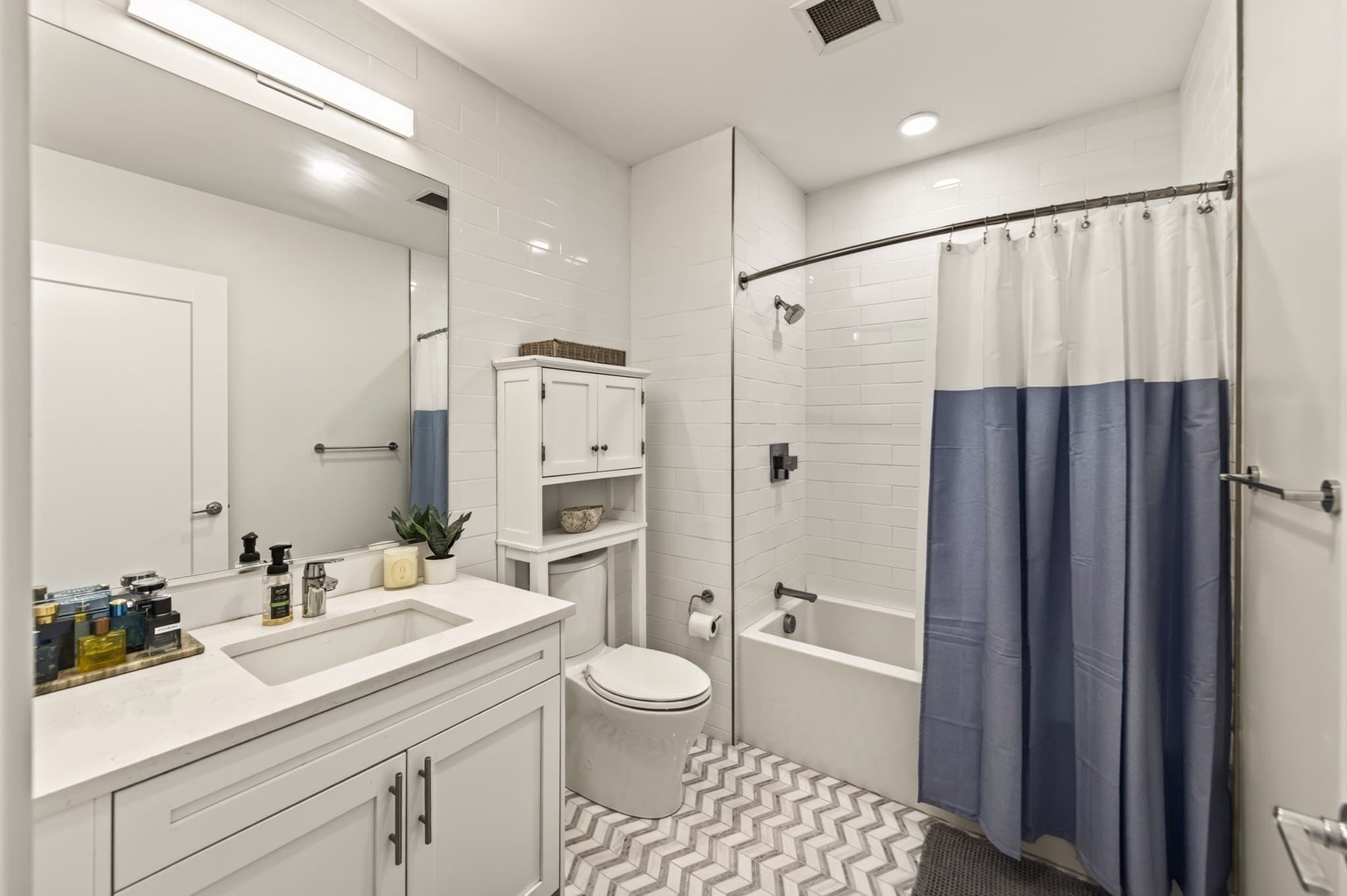 Condominium at 301 Border # 606, Boston MA 02128, Boston, photo 10 of 38