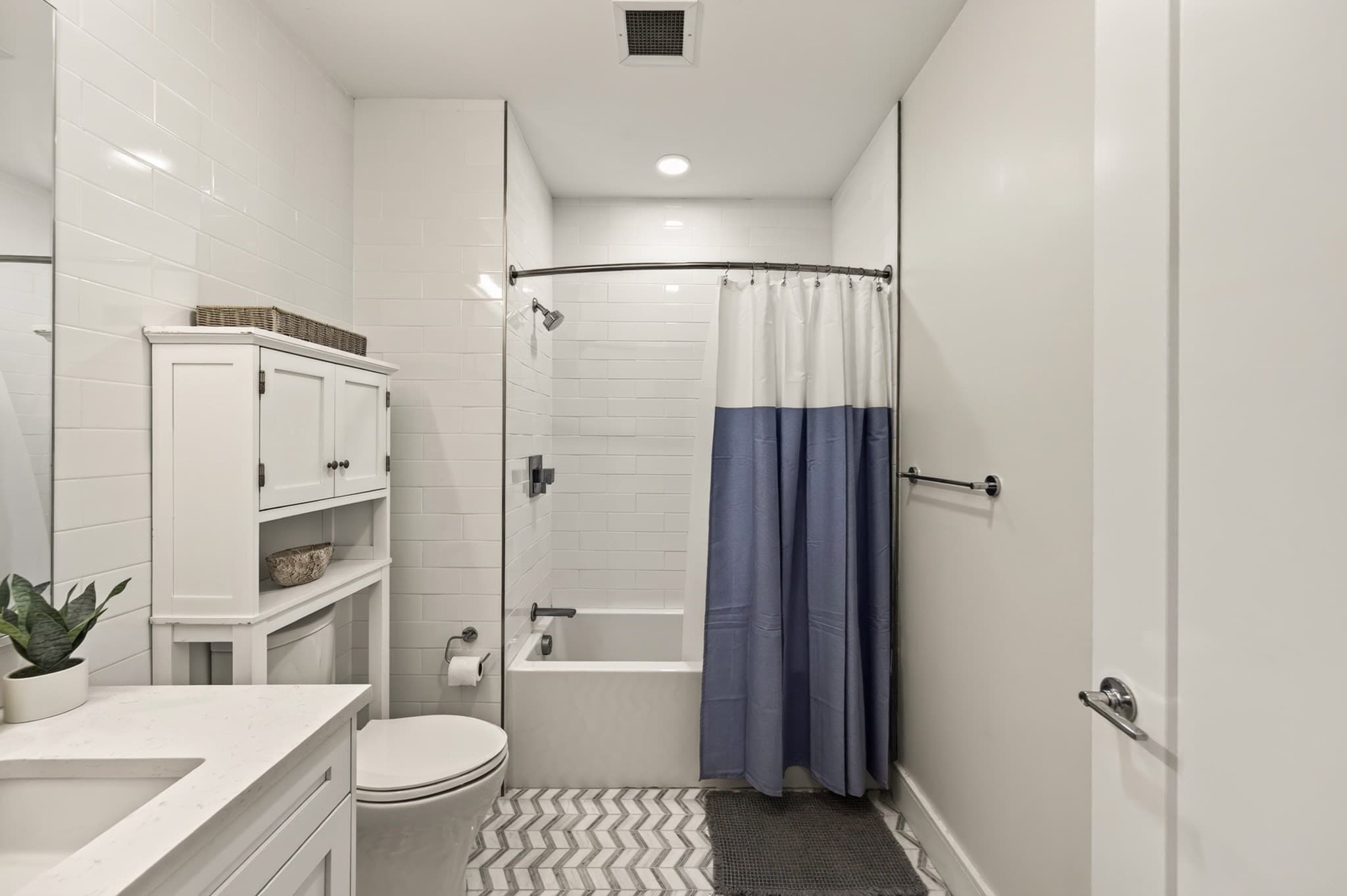 Condominium at 301 Border # 606, Boston MA 02128, Boston, photo 11 of 38