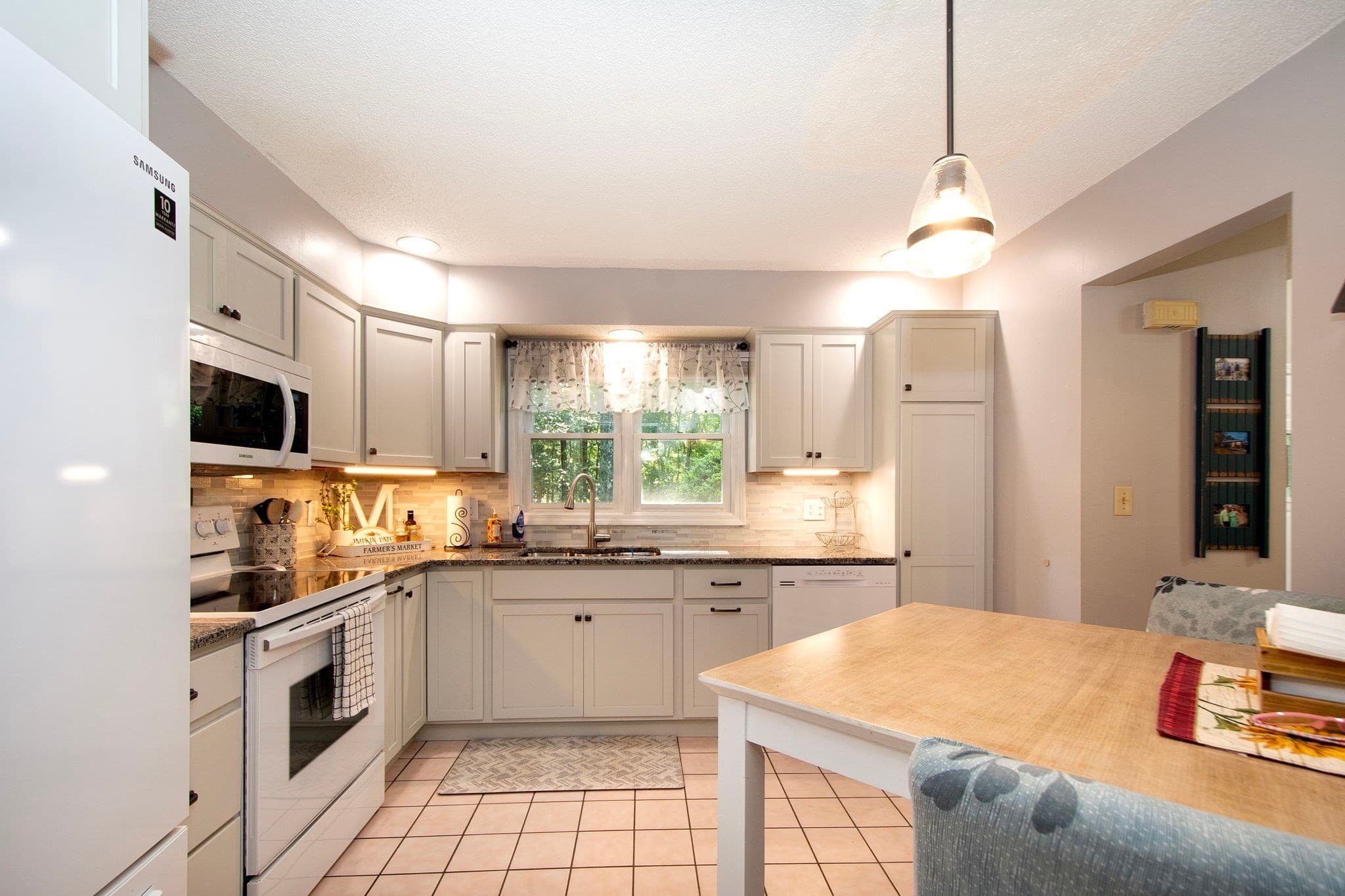Condominium at 33 Ashley Ln # 33, Middleboro MA 02346, Middleboro, photo 11 of 37
