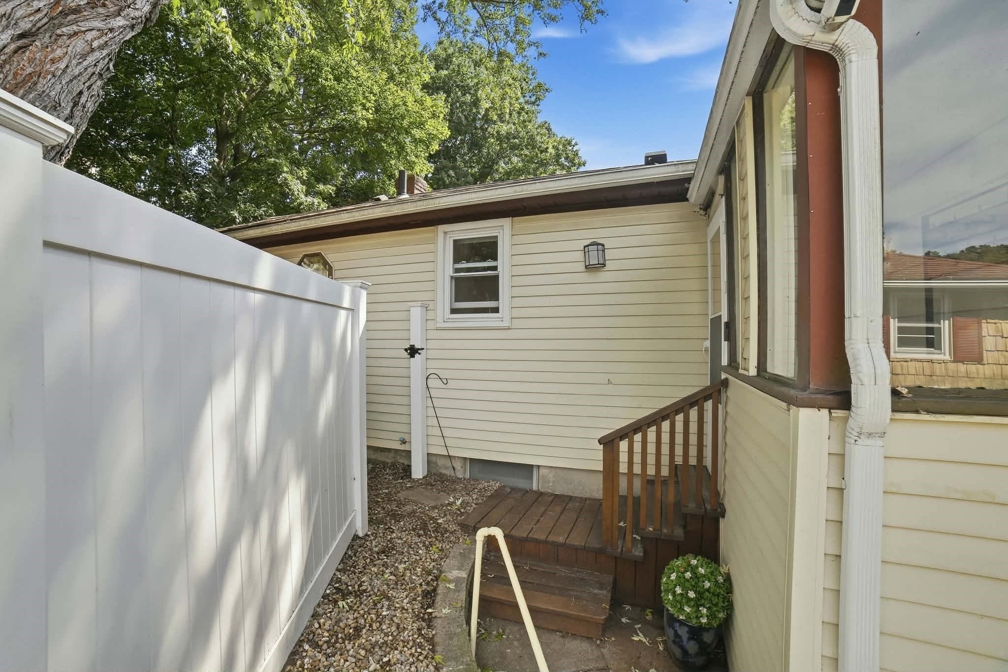 Single Family Residence at 19 Harold St, Worcester MA 01604, Worcester, photo 25 of 28