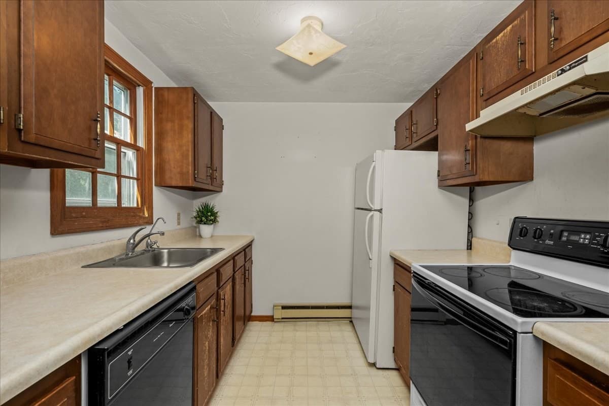 Condominium at 40 Lexington Road # 40, Millbury MA 01527, Millbury, photo 10 of 31