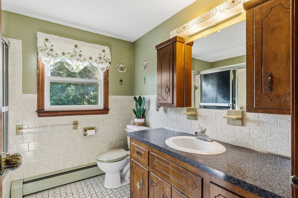 Single Family Residence at 7 Charlotte Dr, Bristol RI 02809, Bristol, photo 9 of 16